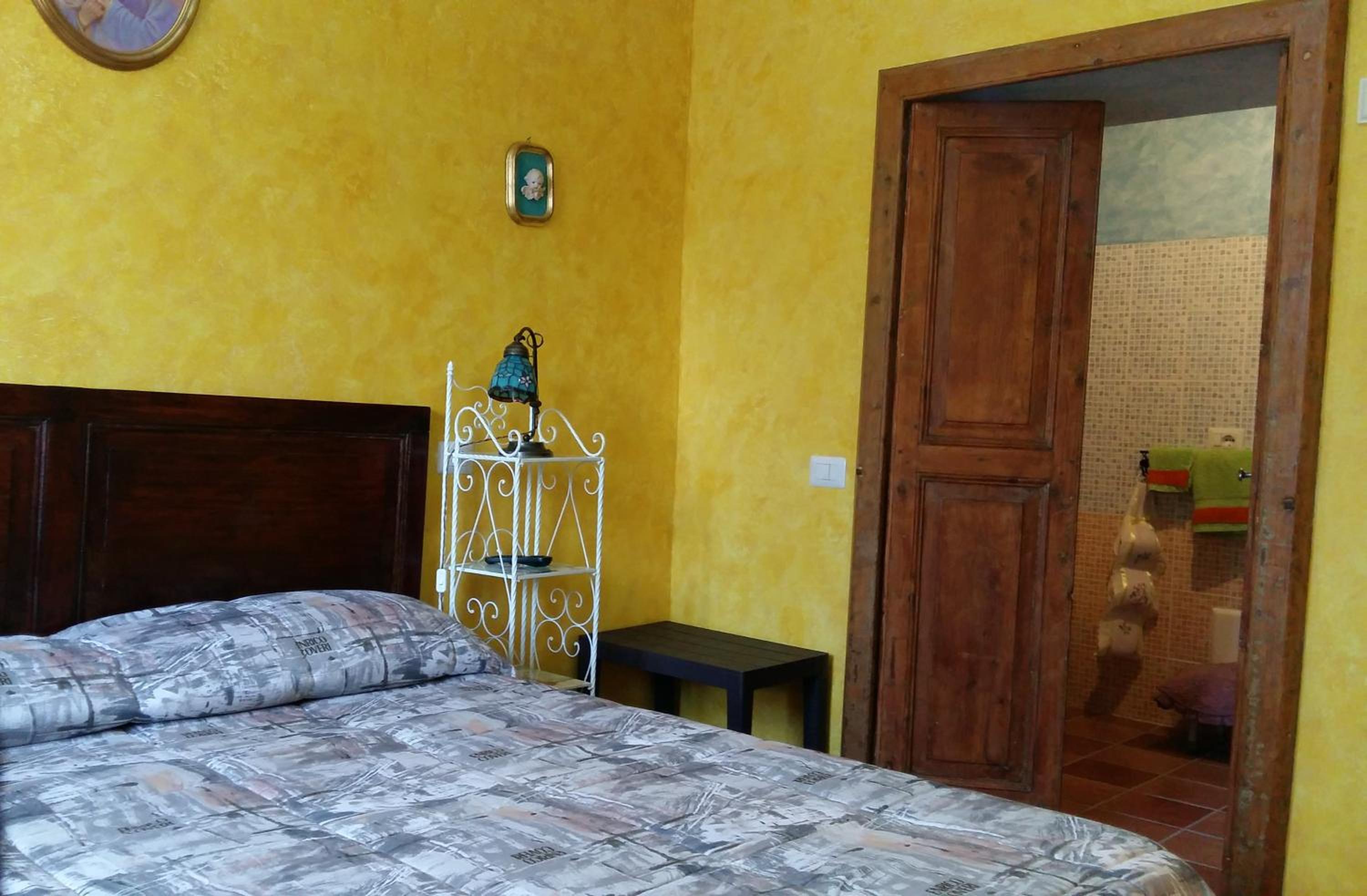 Double or Twin Room with Private Bathroom - Photo 3