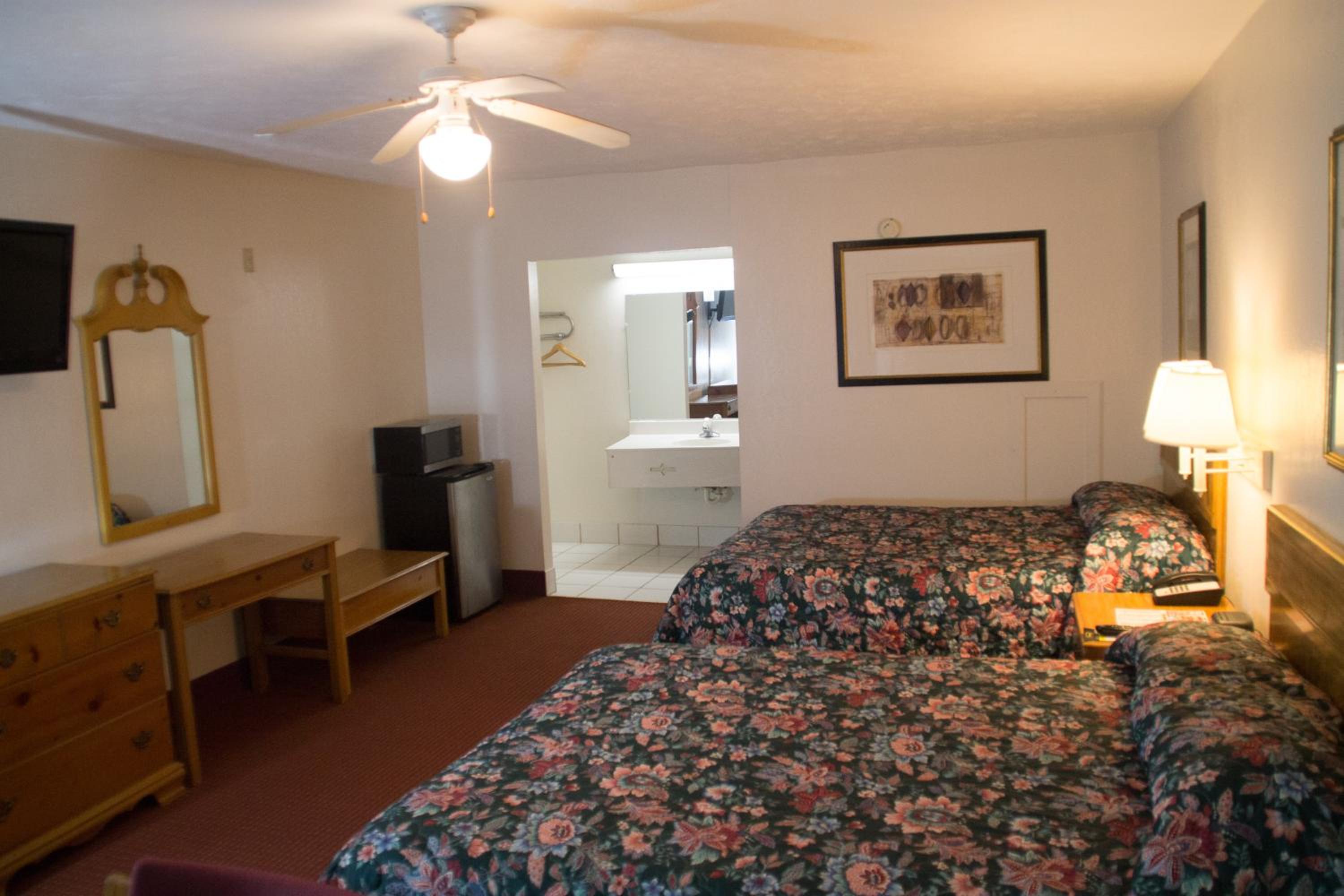 Queen Room with Two Queen Beds - Non-Smoking