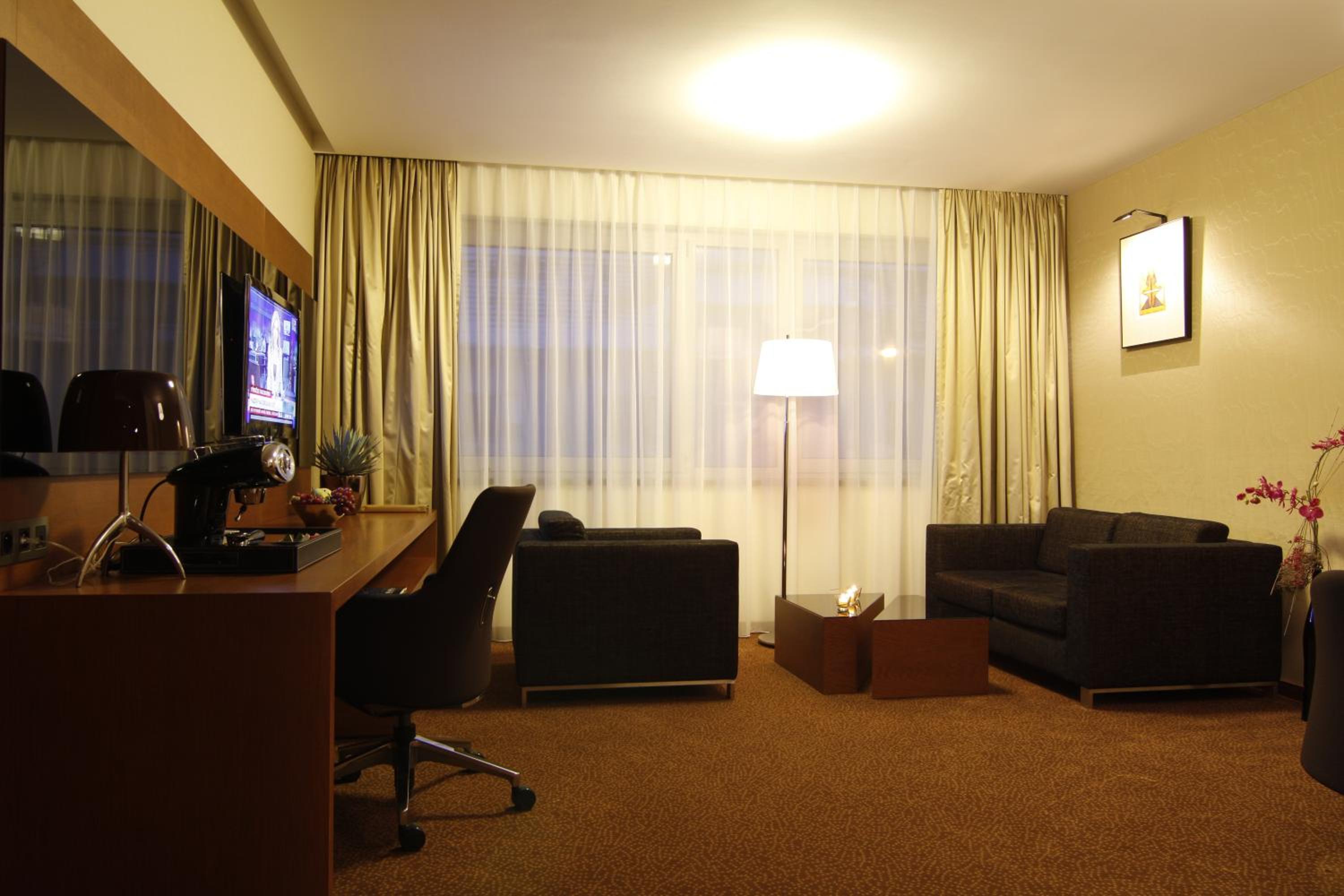 Suite - Photo 8