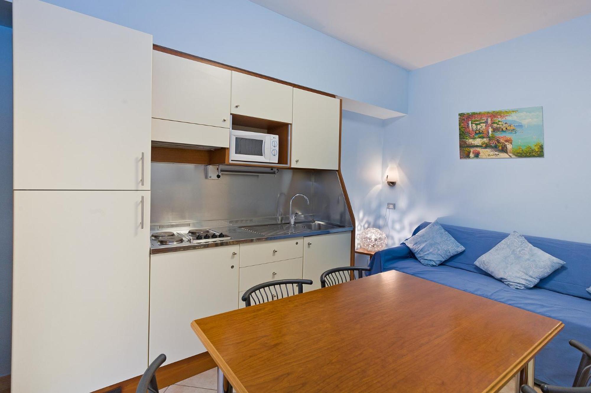 Large One-Bedroom Apartment - Photo 22