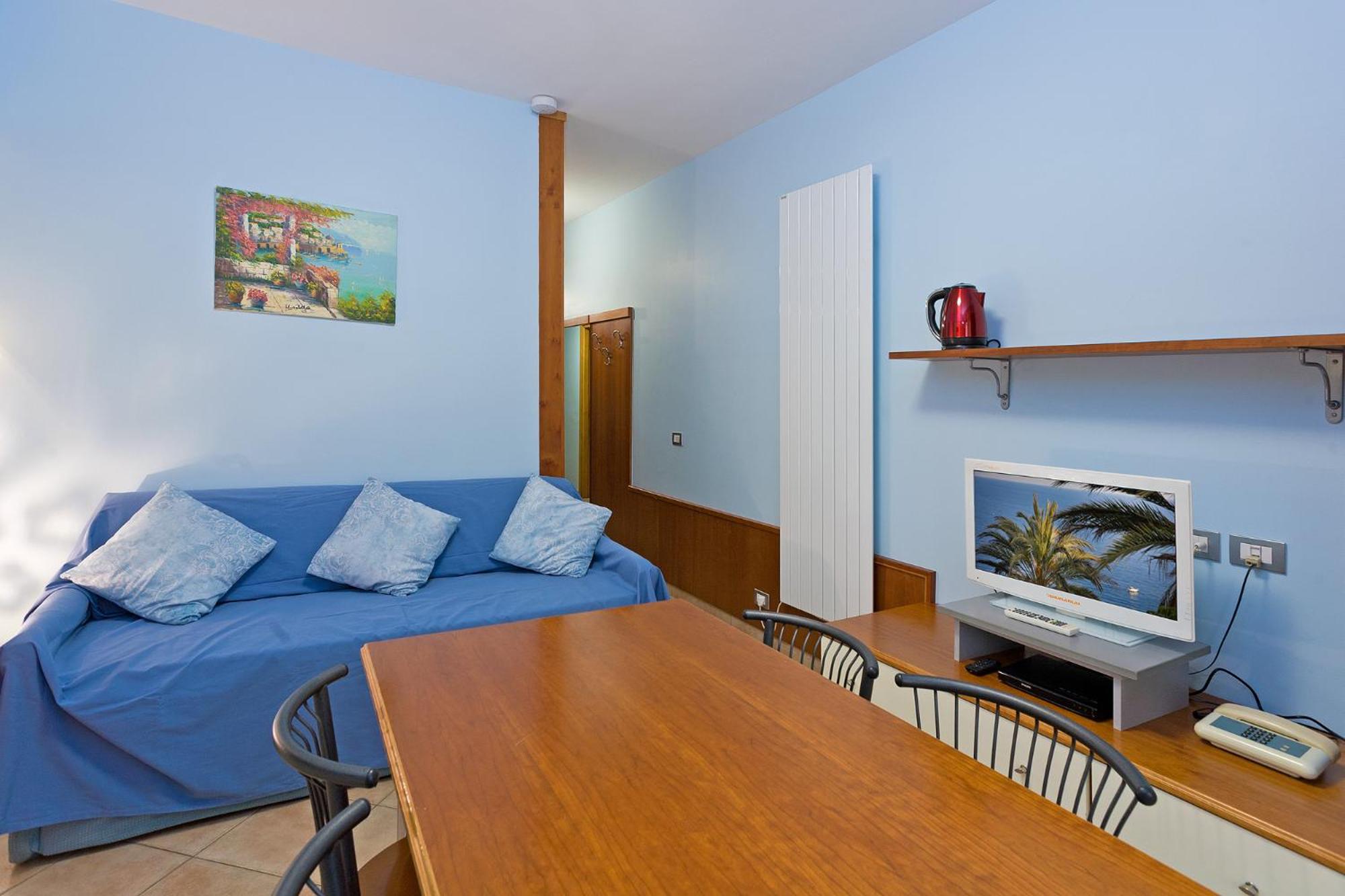Large One-Bedroom Apartment - Photo 21