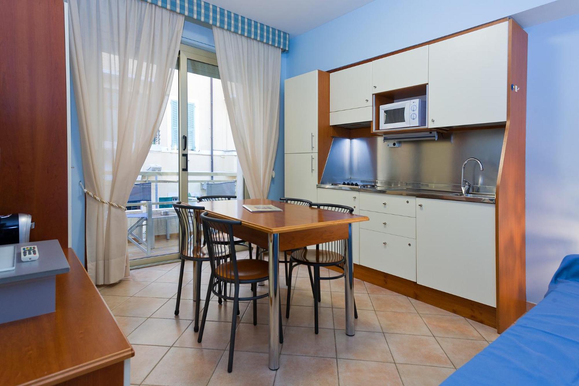 Large One-Bedroom Apartment - Photo 20