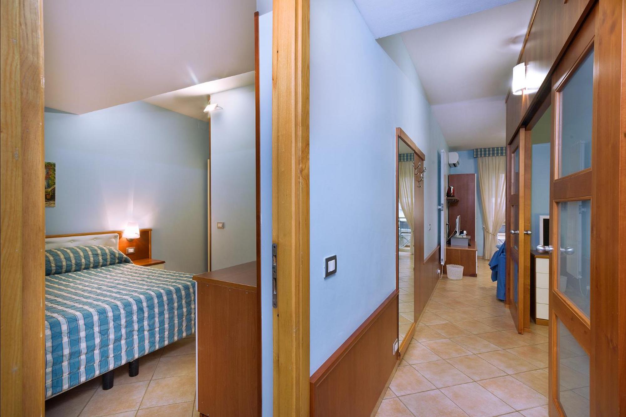 Large One-Bedroom Apartment - Photo 19