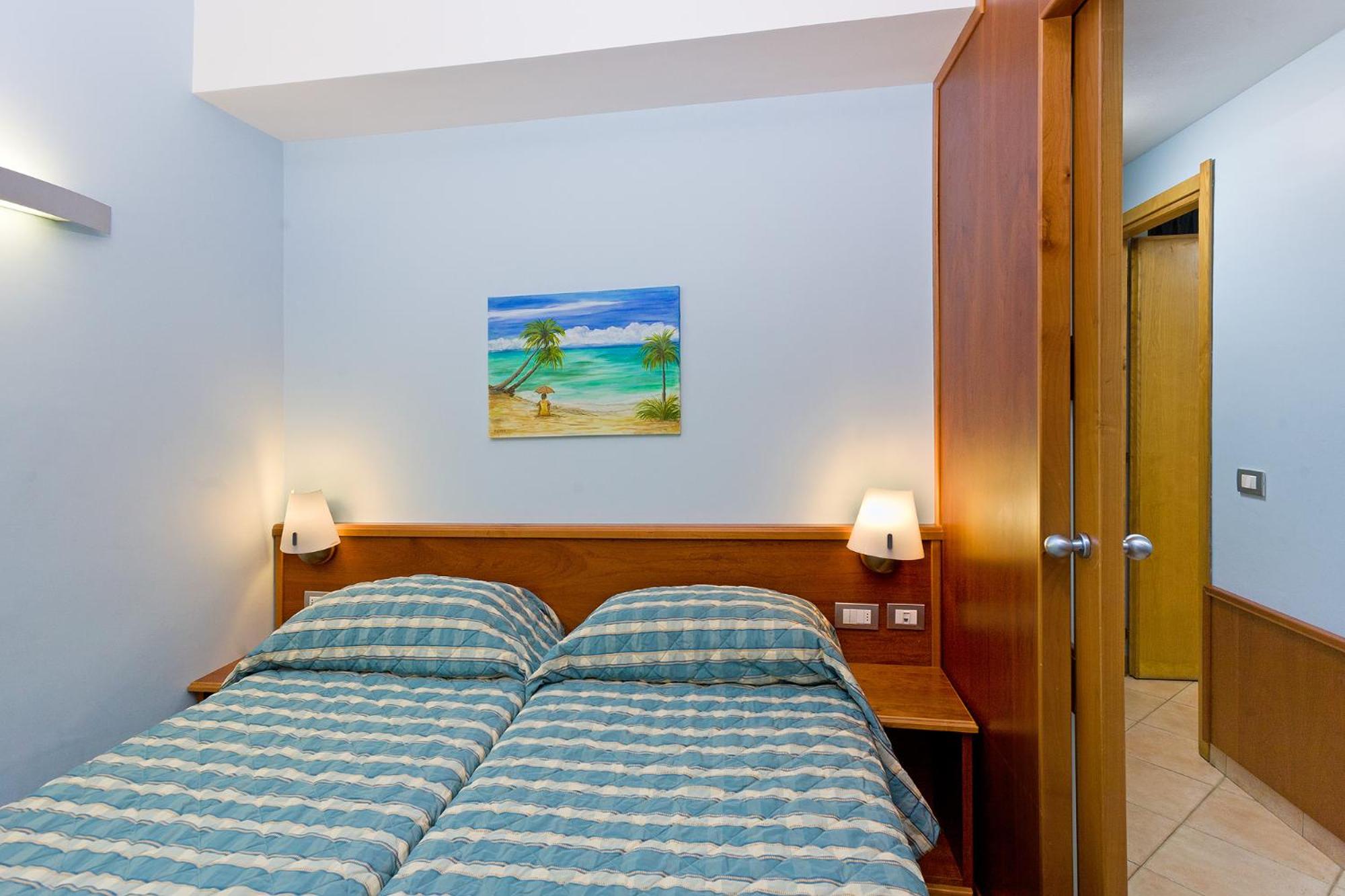 Large One-Bedroom Apartment - Photo 17