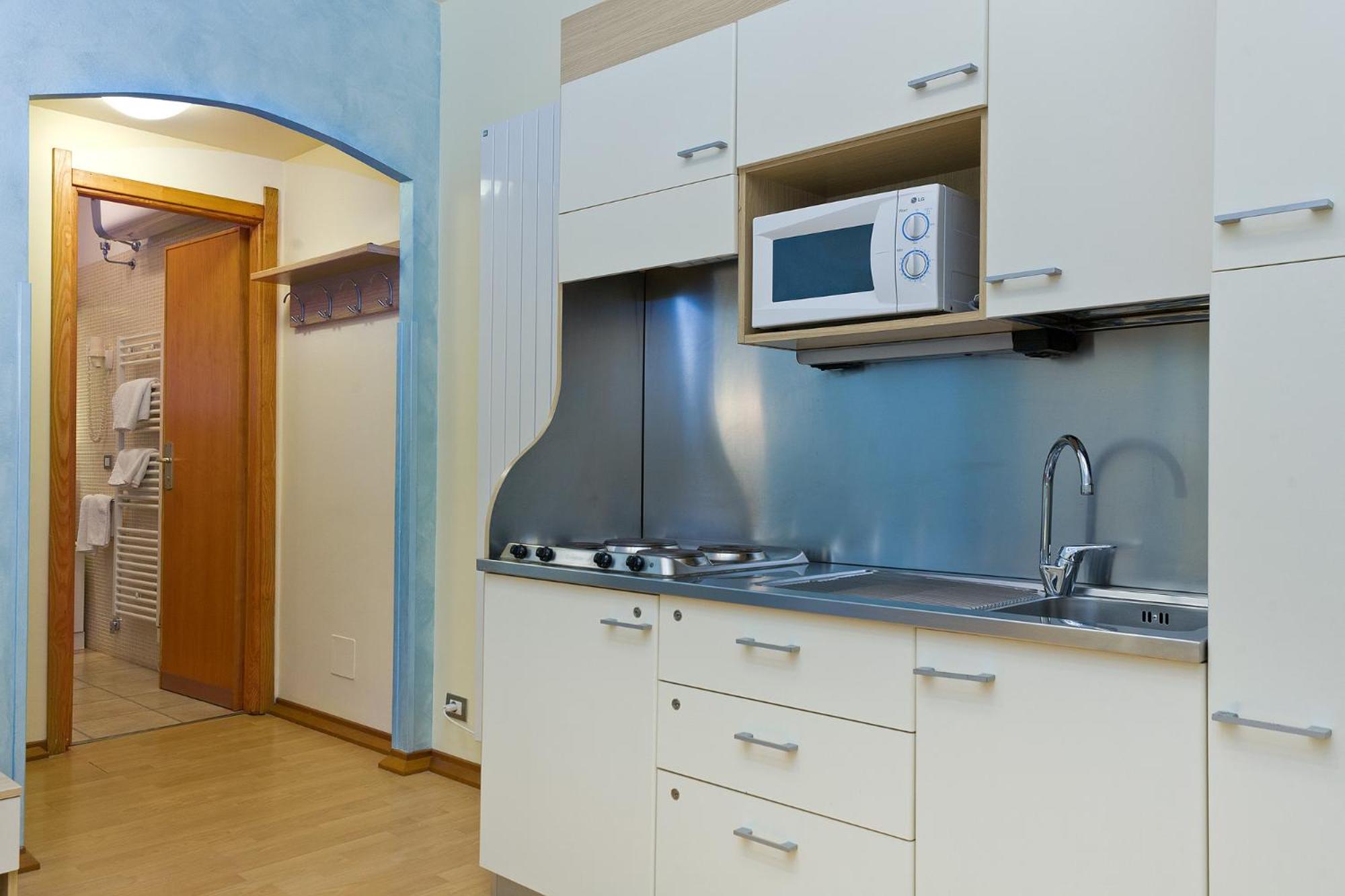 One-Bedroom Apartment - Ground Floor - Photo 2
