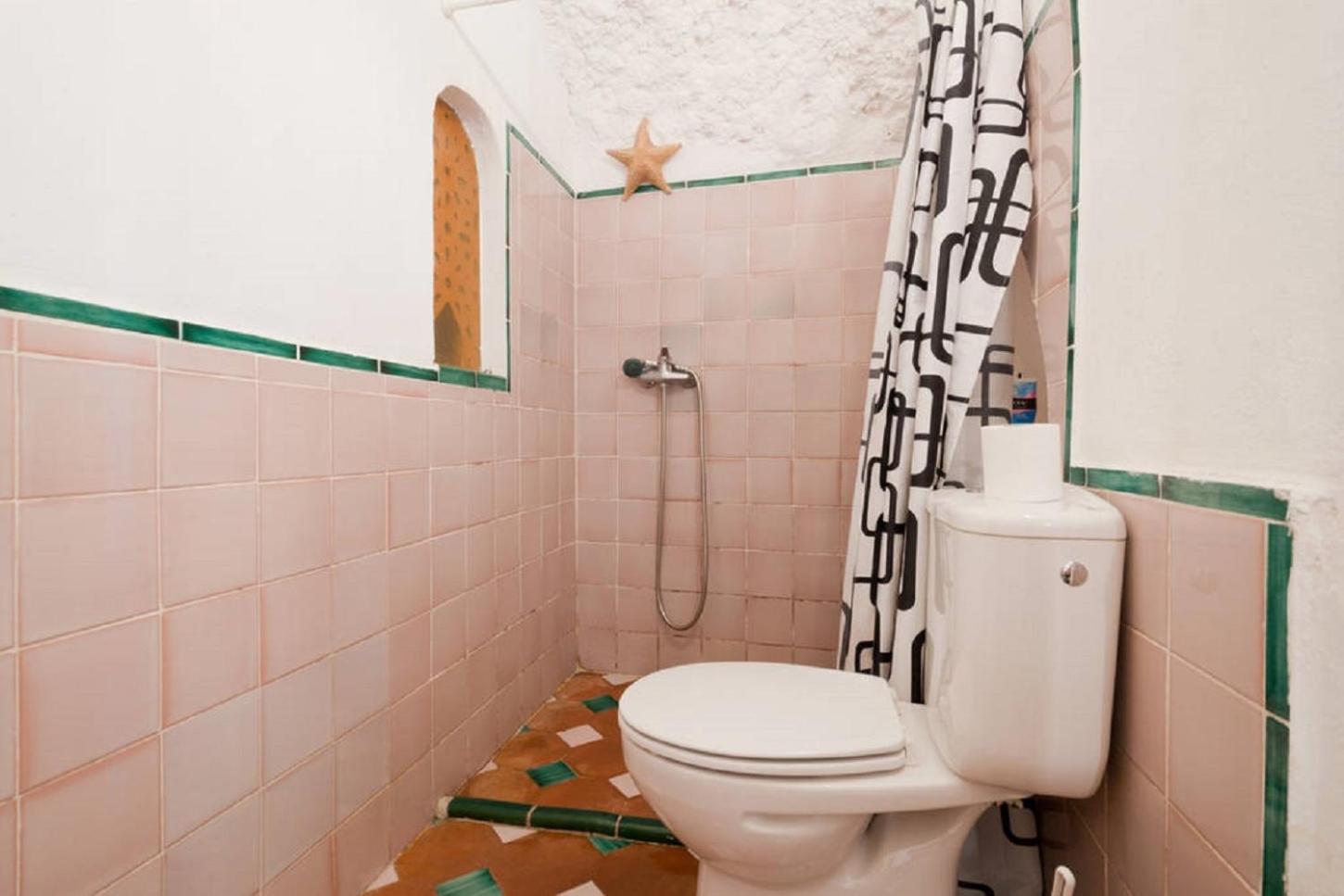 Three-Bedroom Townhouse - Photo 2