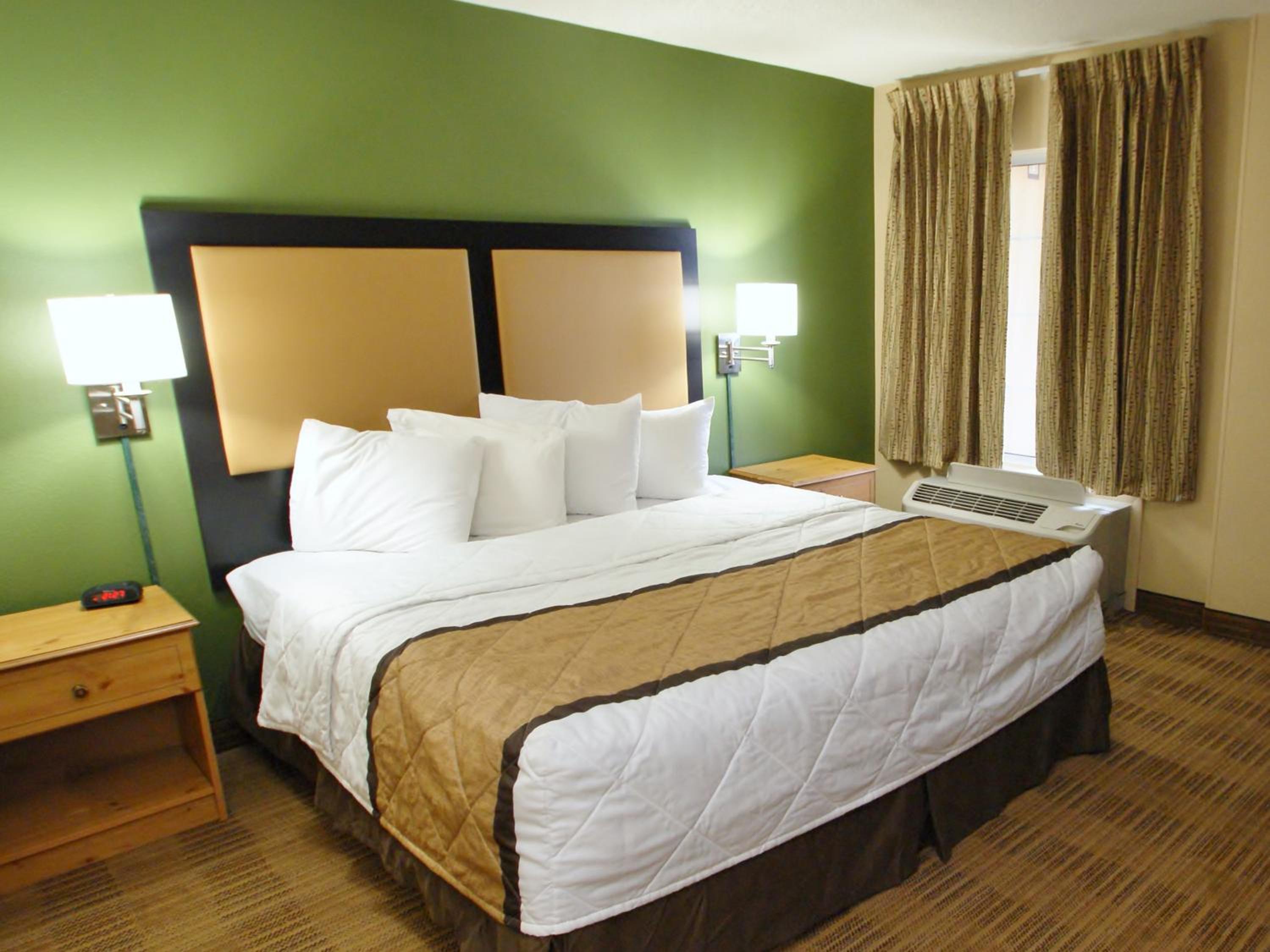 One-Bedroom Suite - Photo 7