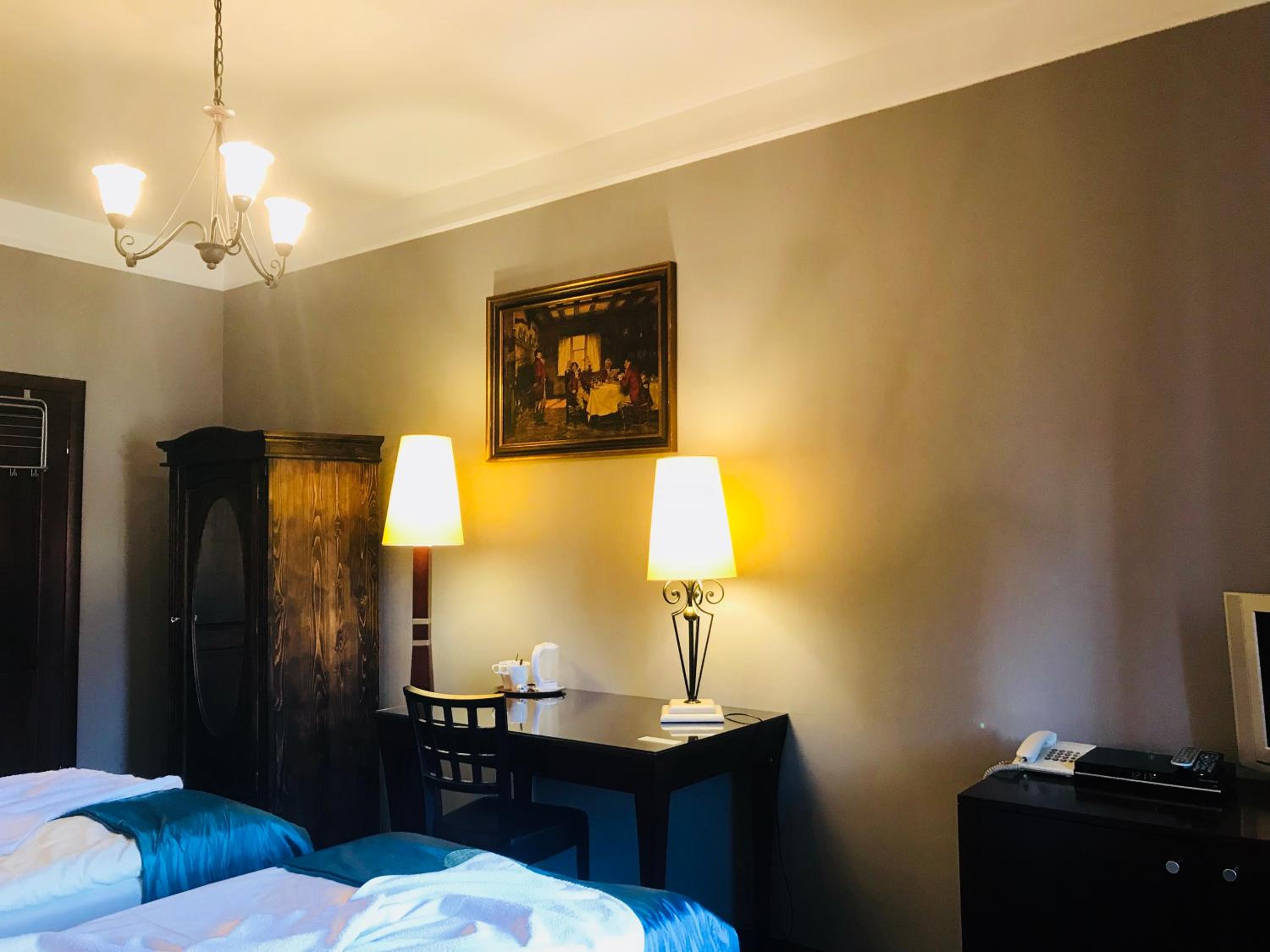Standard Twin Room - Photo 13
