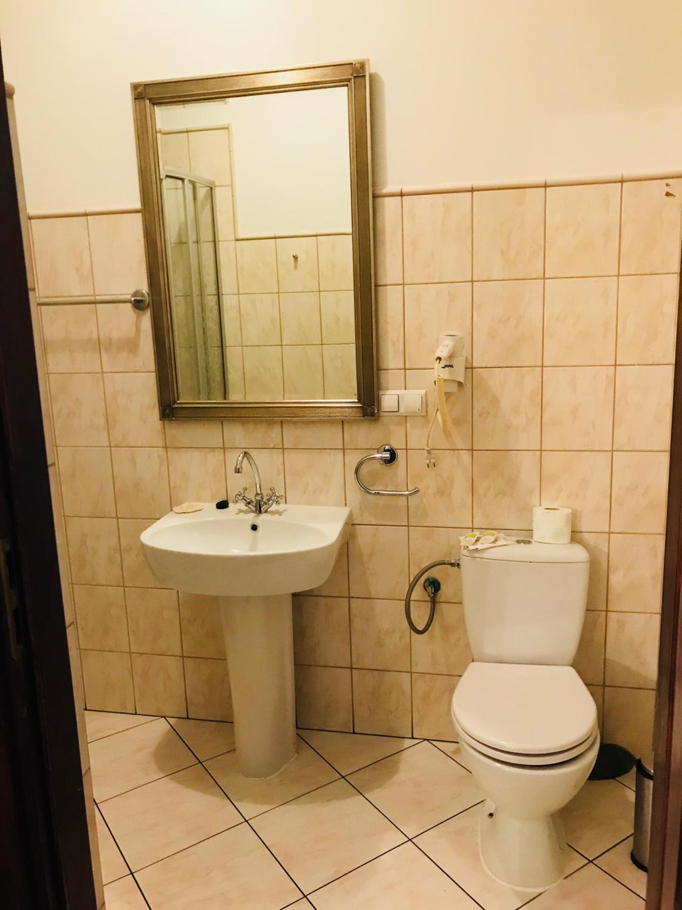 Standard Twin Room - Photo 24