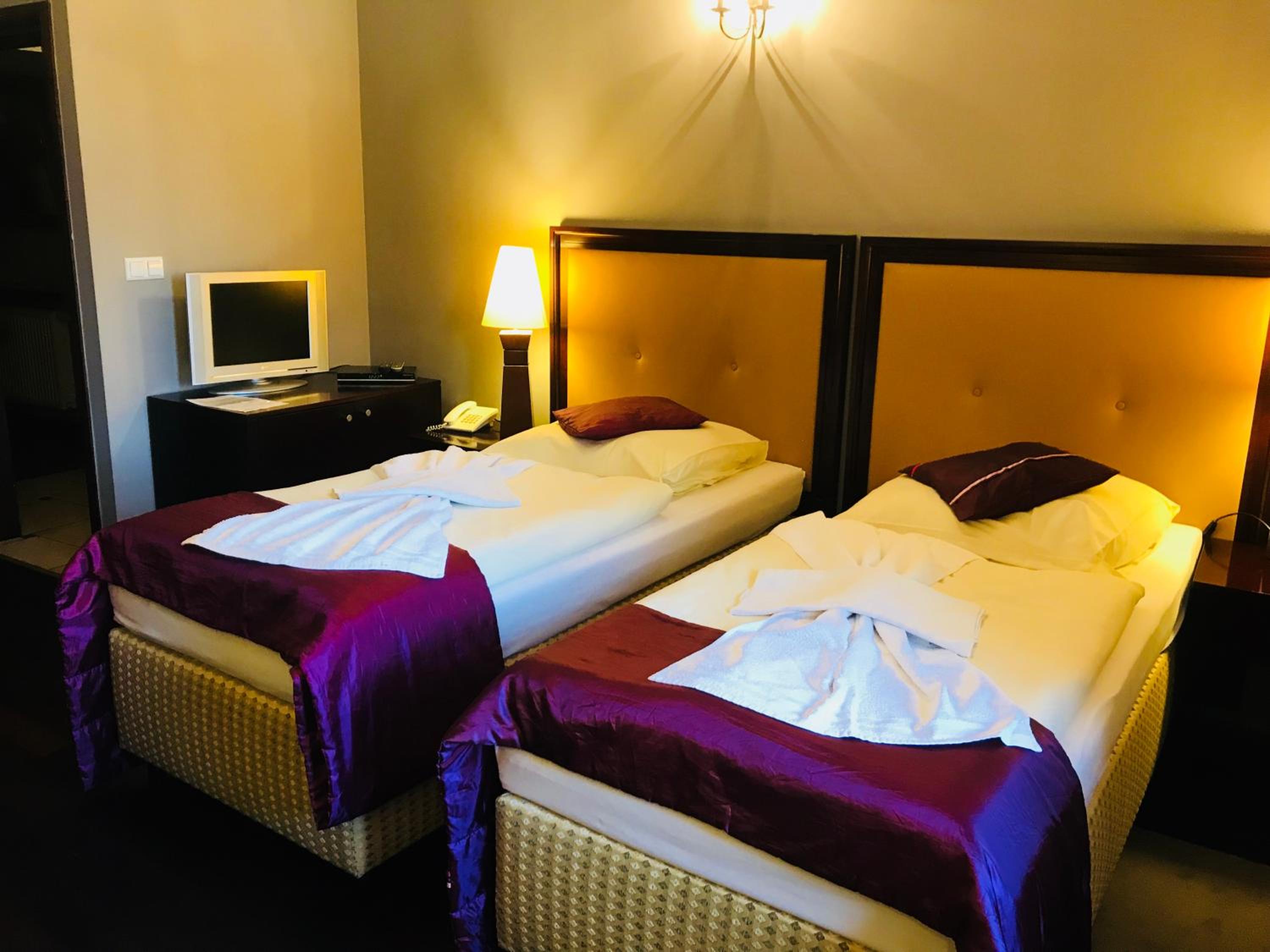 Standard Twin Room - Photo 6