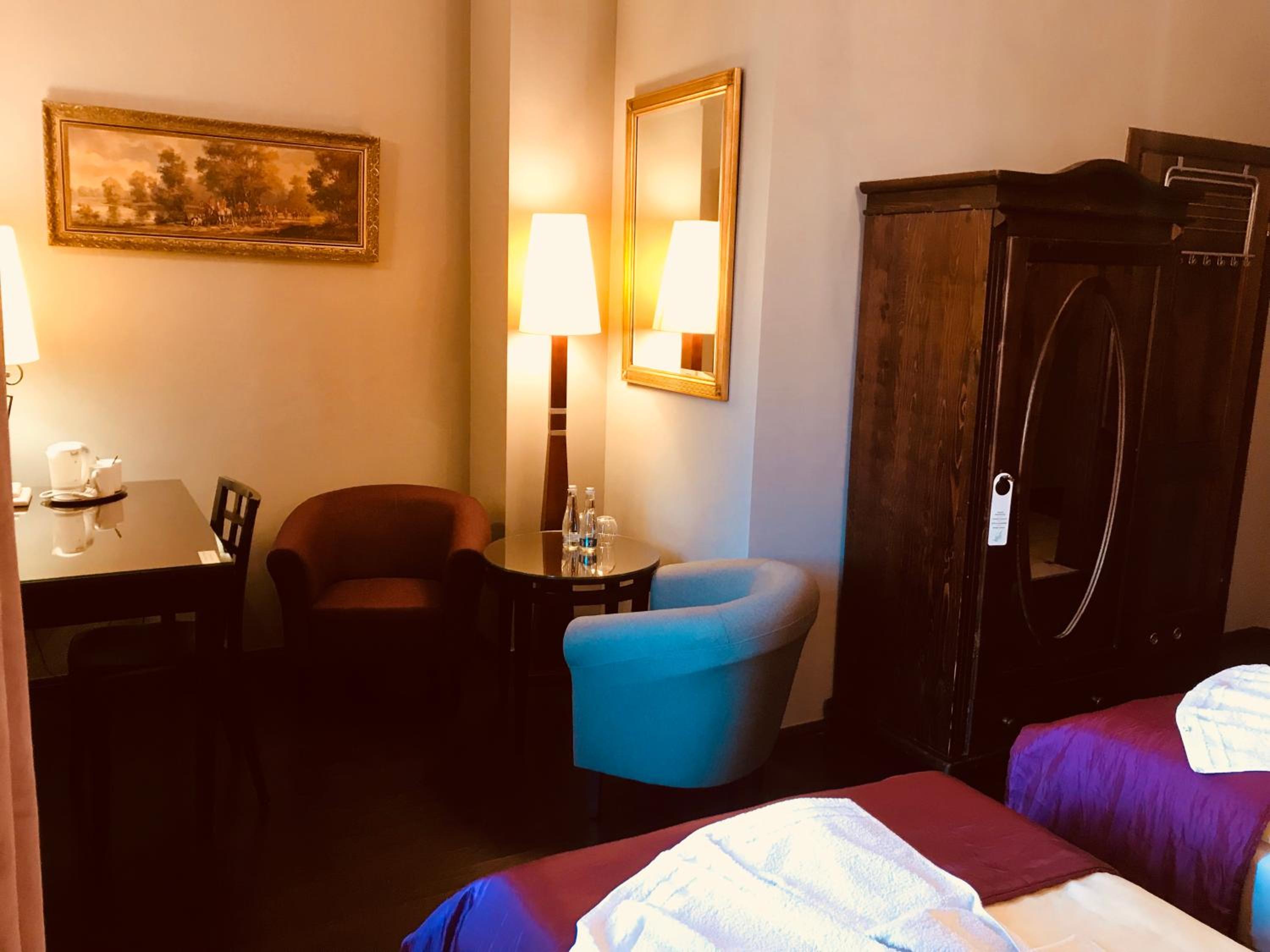 Standard Twin Room - Photo 3