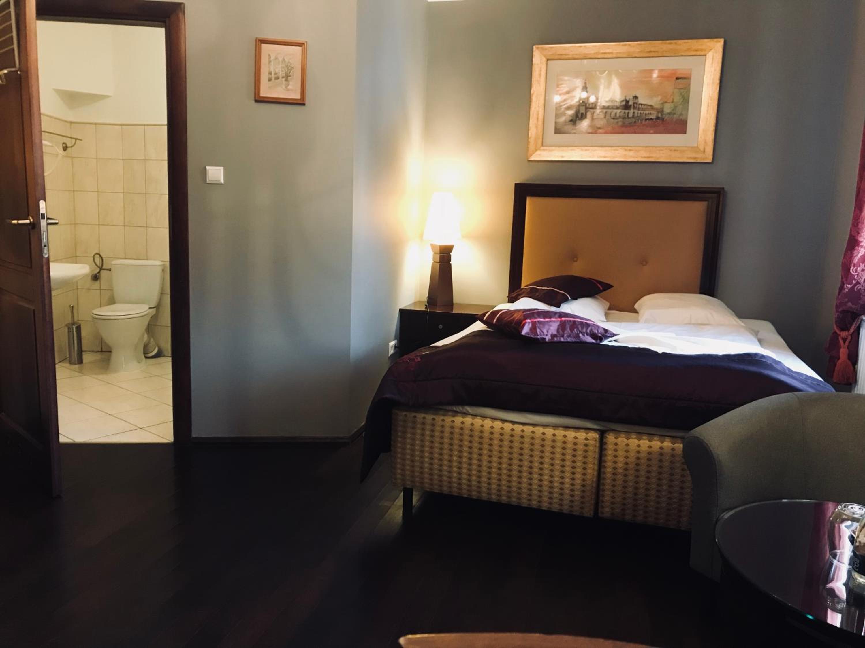 Standard Twin Room - Photo 26