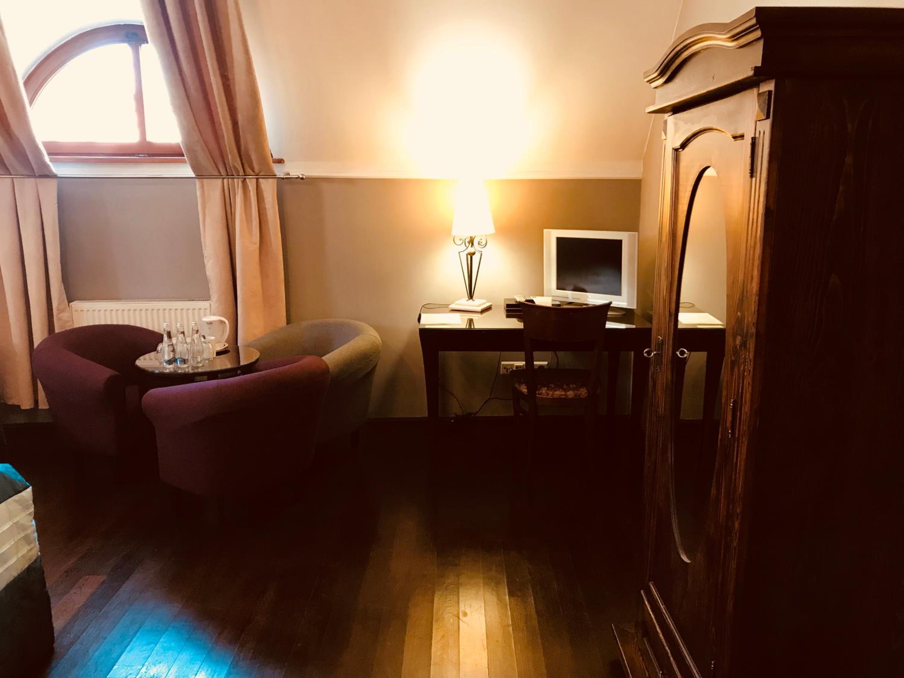 Standard Twin Room - Photo 1