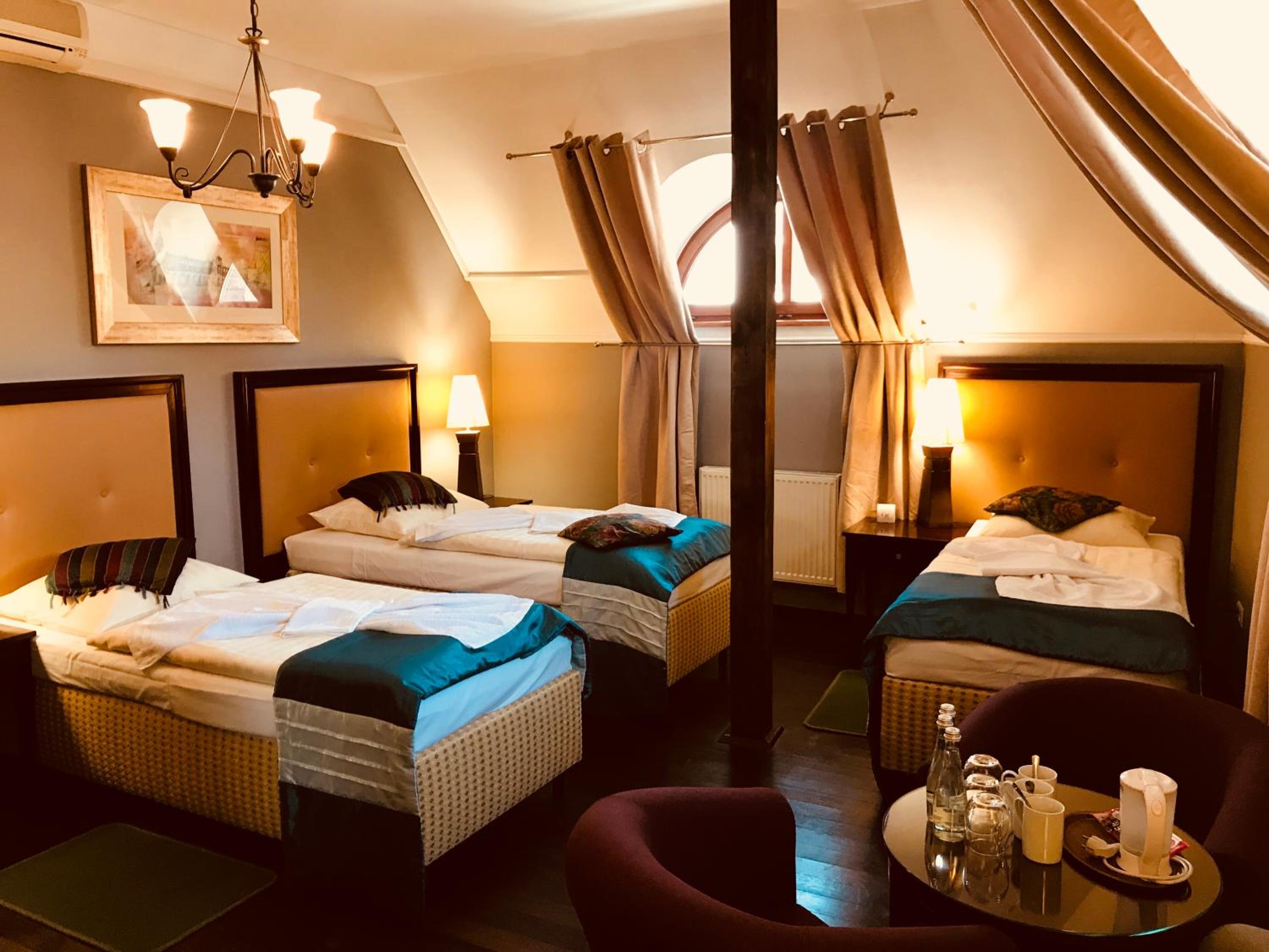Standard Twin Room - Photo 15
