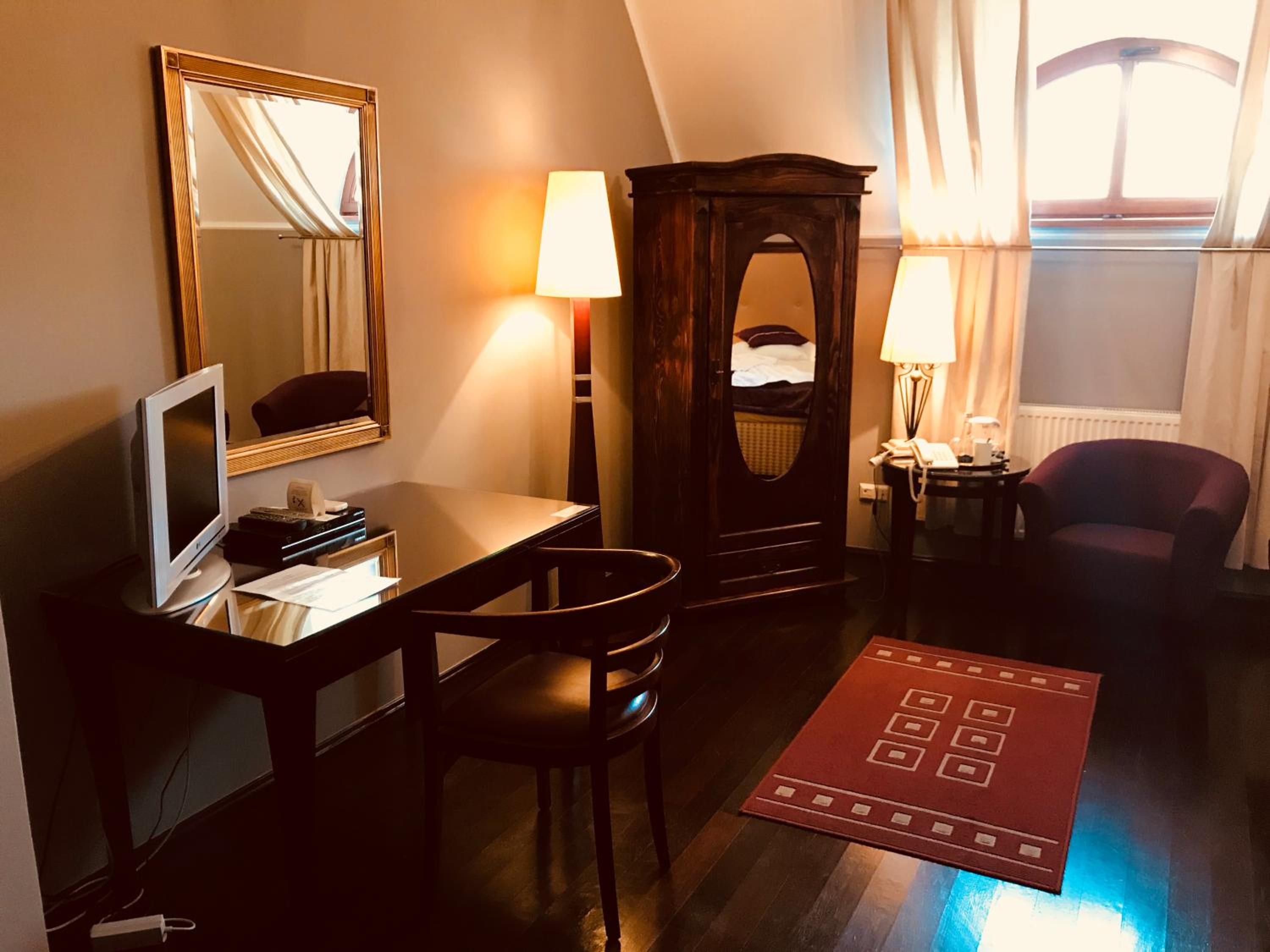 Standard Twin Room - Photo 4