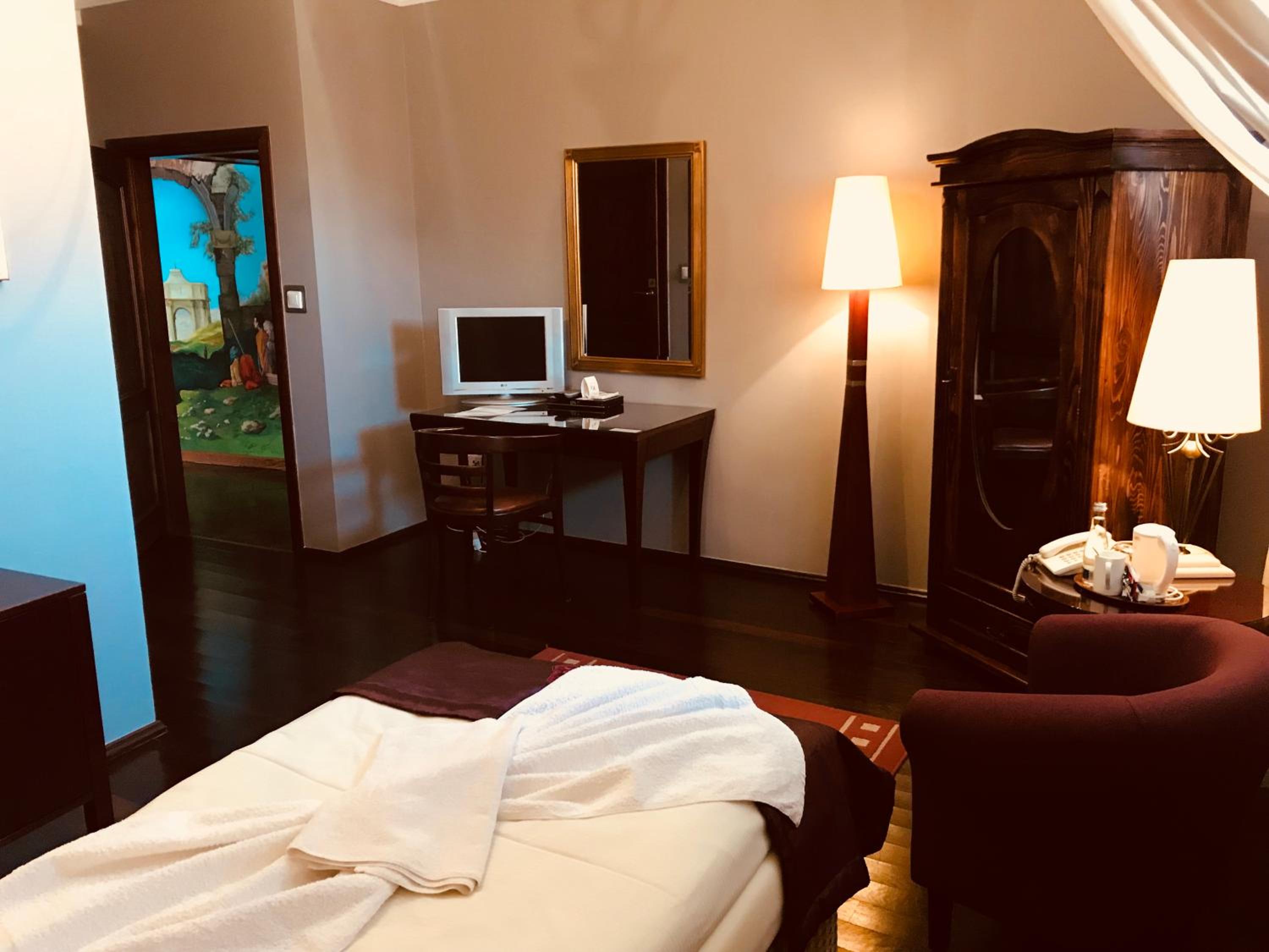 Standard Twin Room - Photo 16