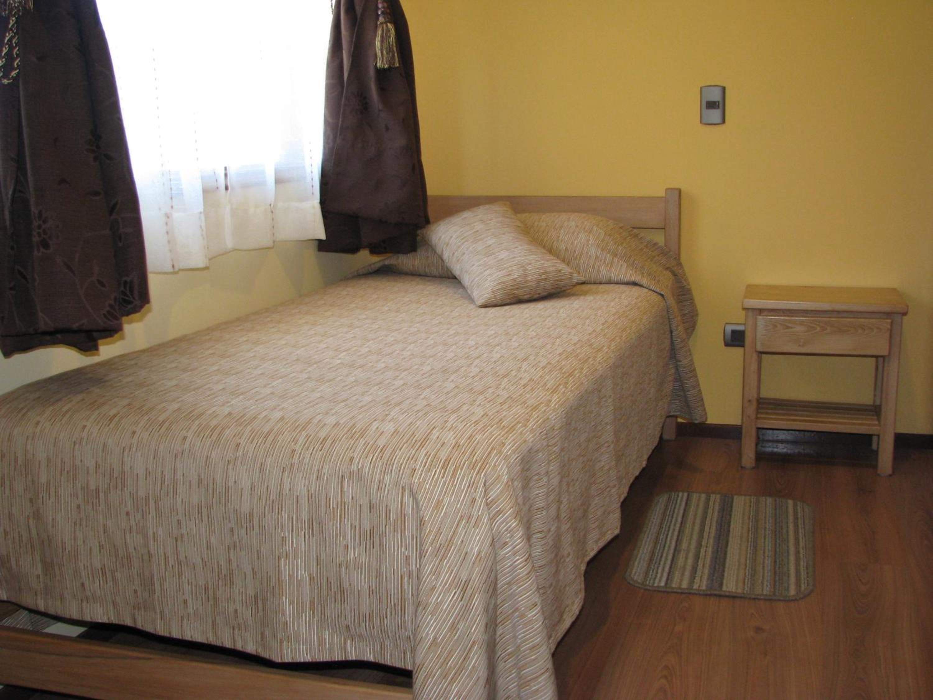 Single Room with Private Bathroom photo 1