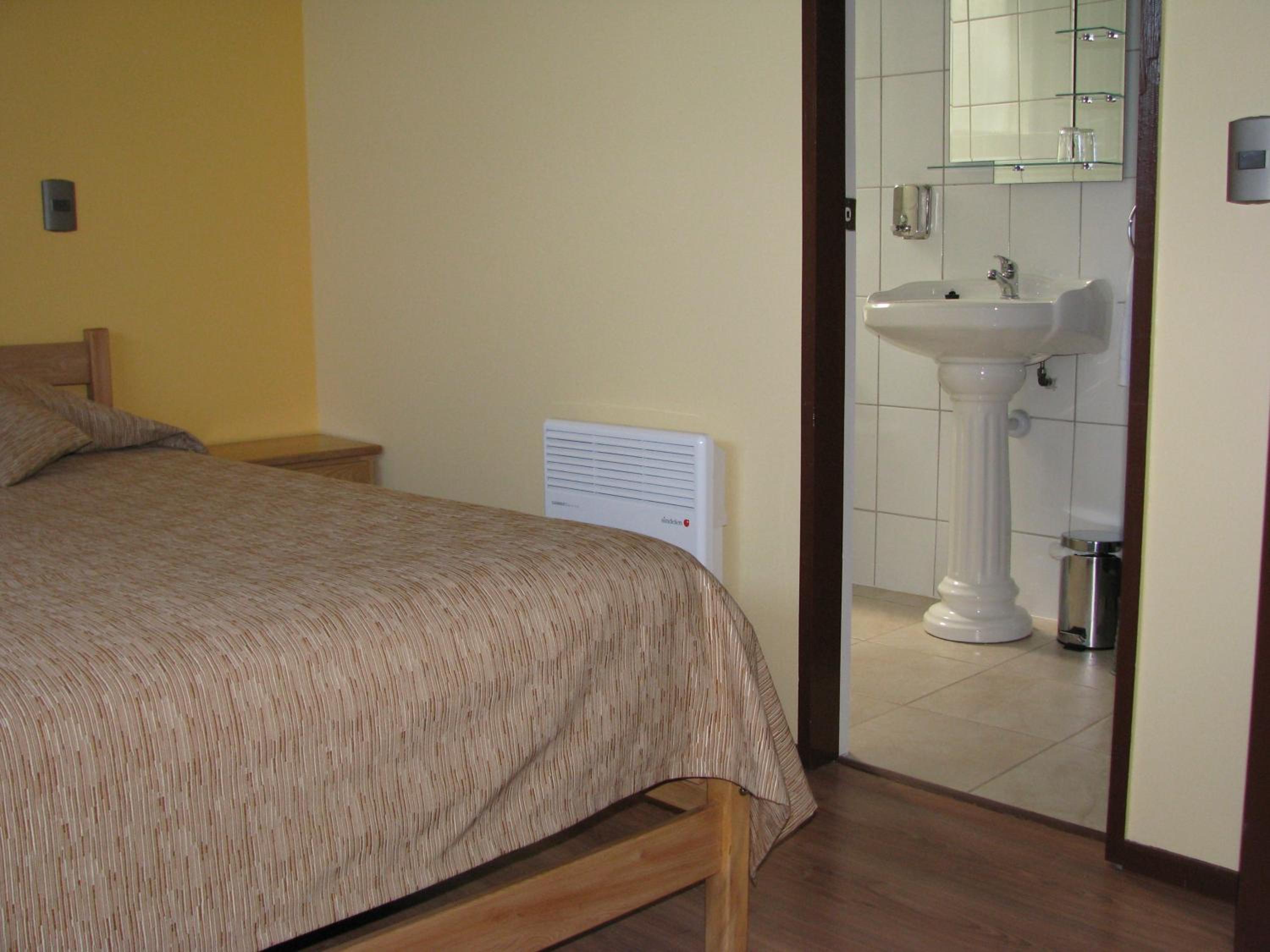 Double or Twin Room with Private Bathroom photo 2