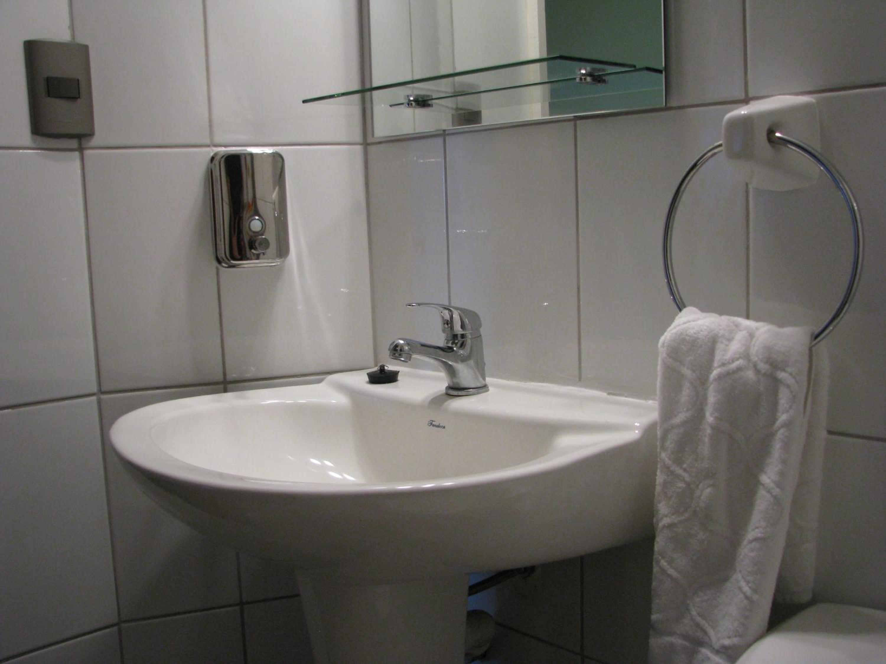 Small Single Room photo 2