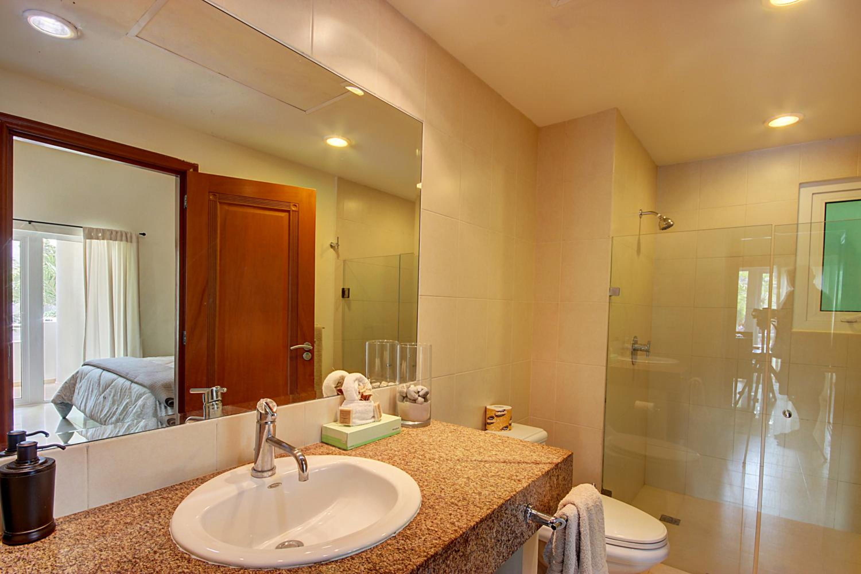 Palmar 2 bedroom street view - Photo 2