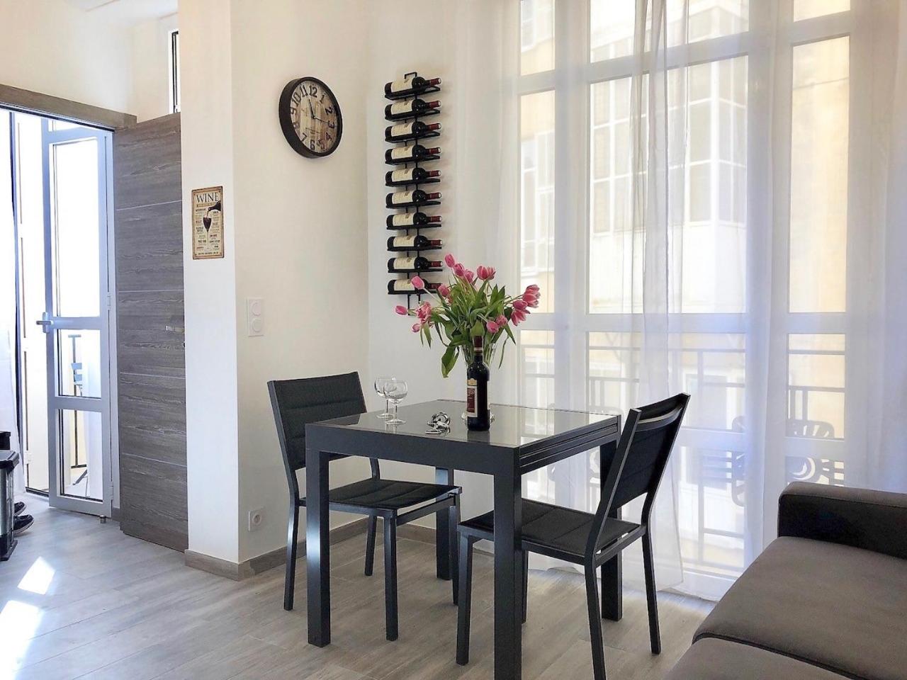 One-Bedroom Apartment - Photo 1