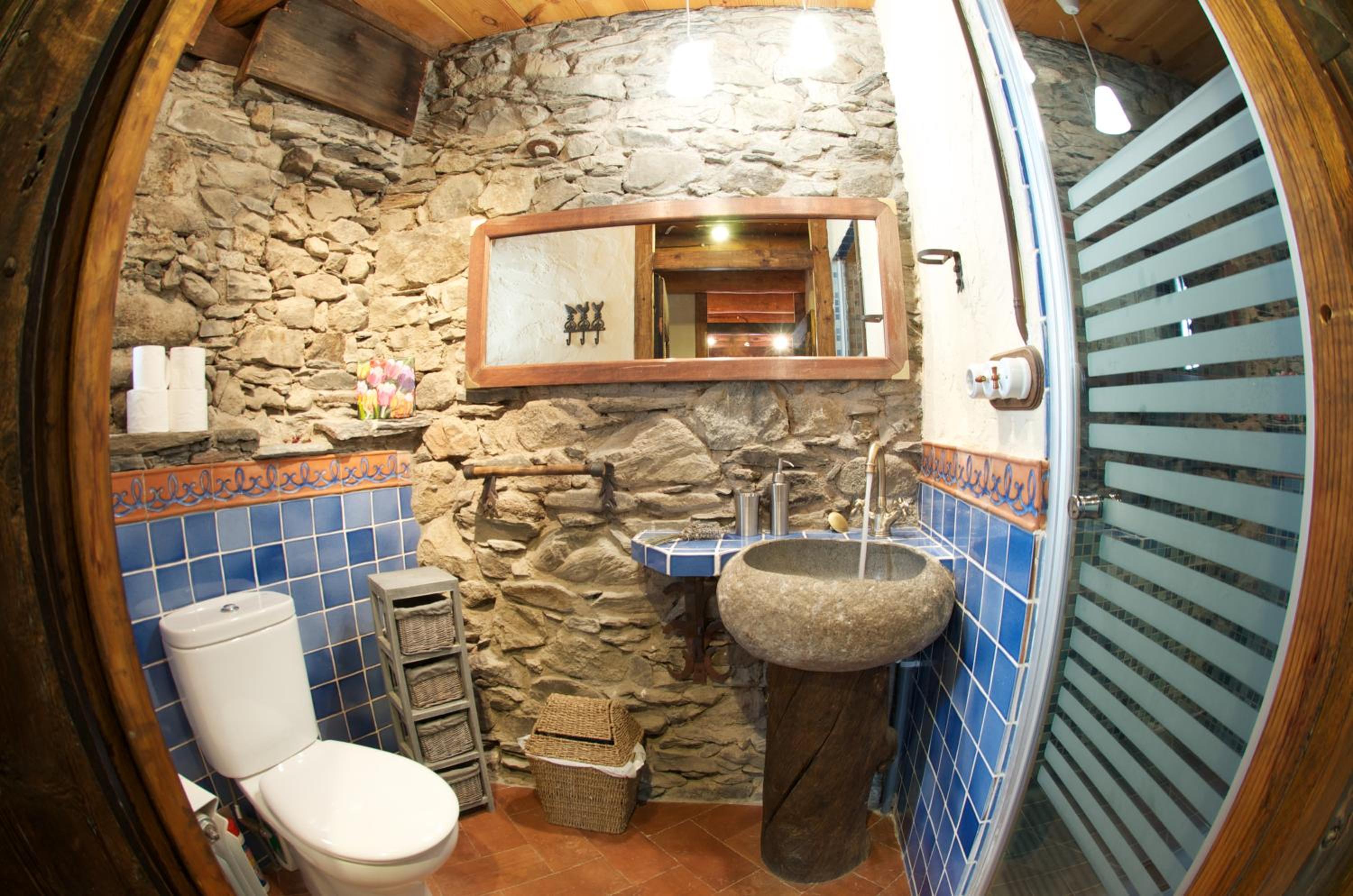 One-Bedroom House - Photo 2