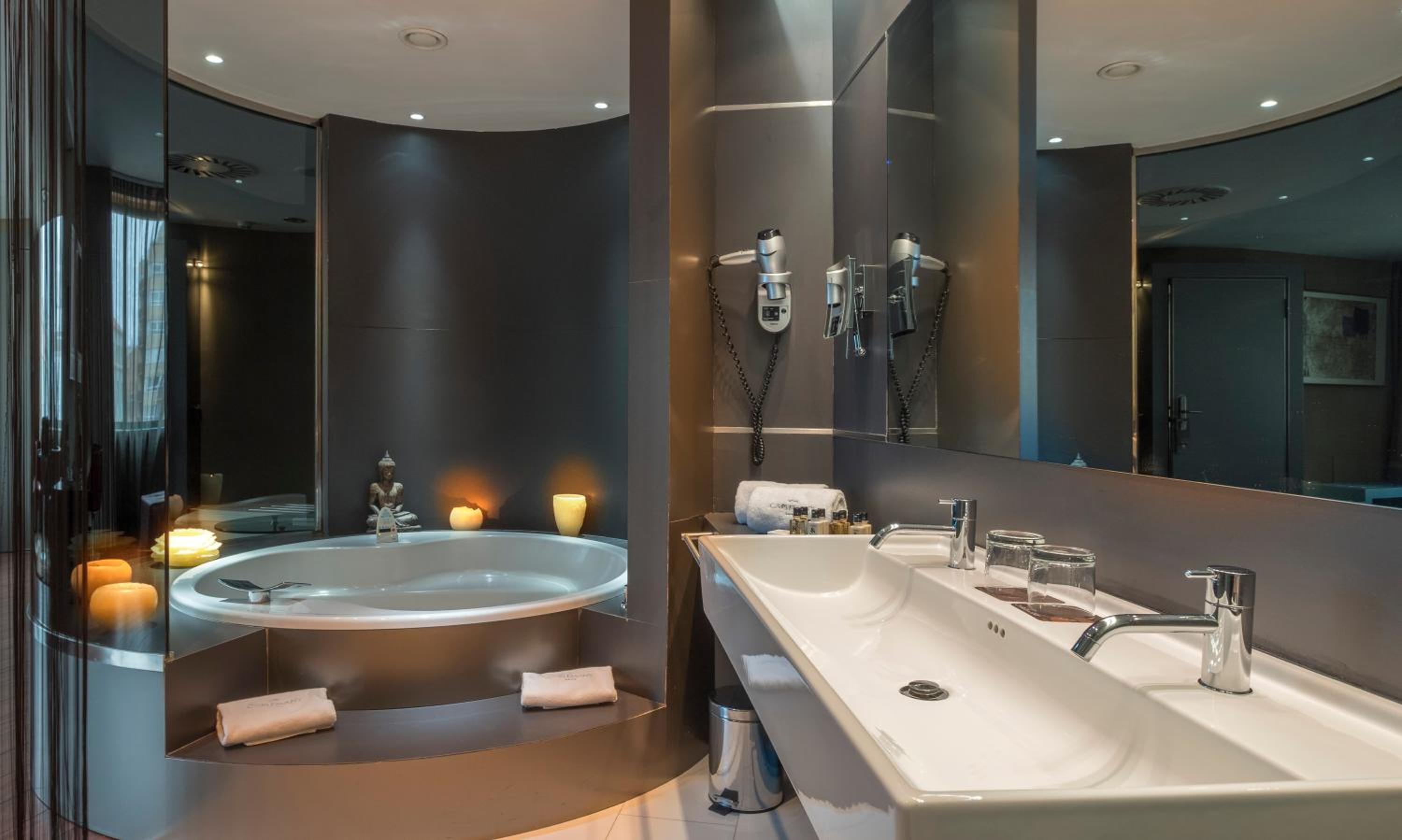 Suite - Photo 3