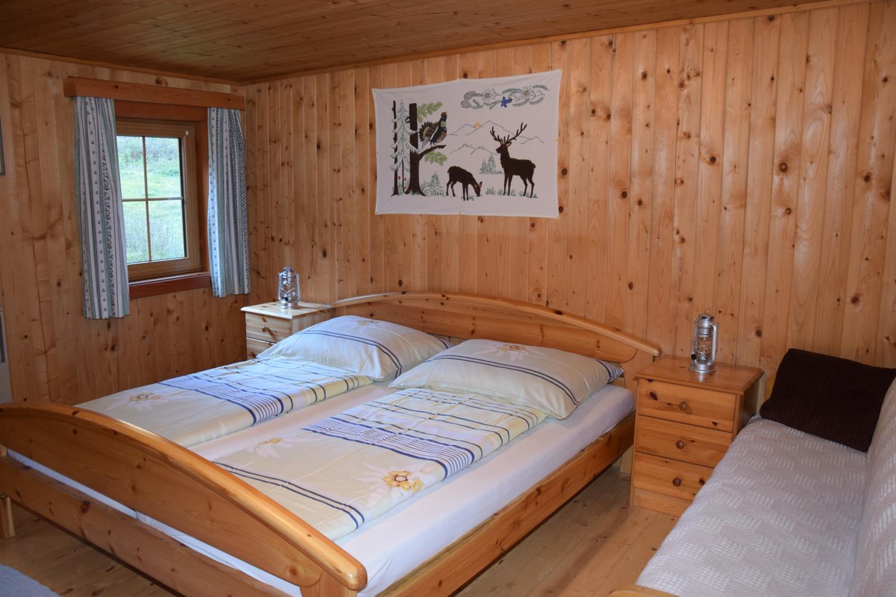 Five-Bedroom House photo 2
