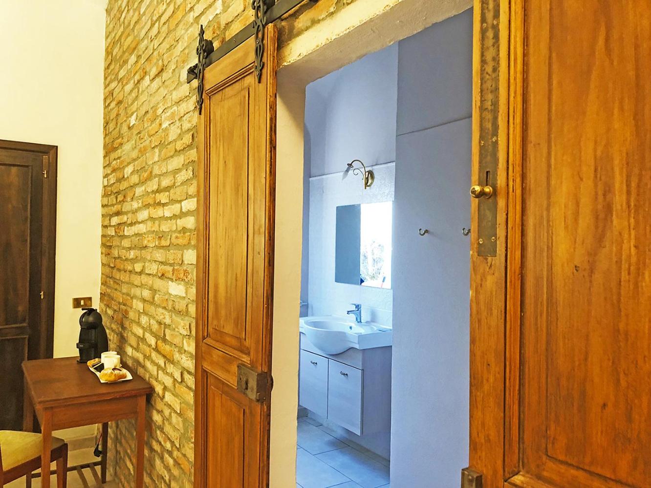 Standard Queen Room - Photo 4