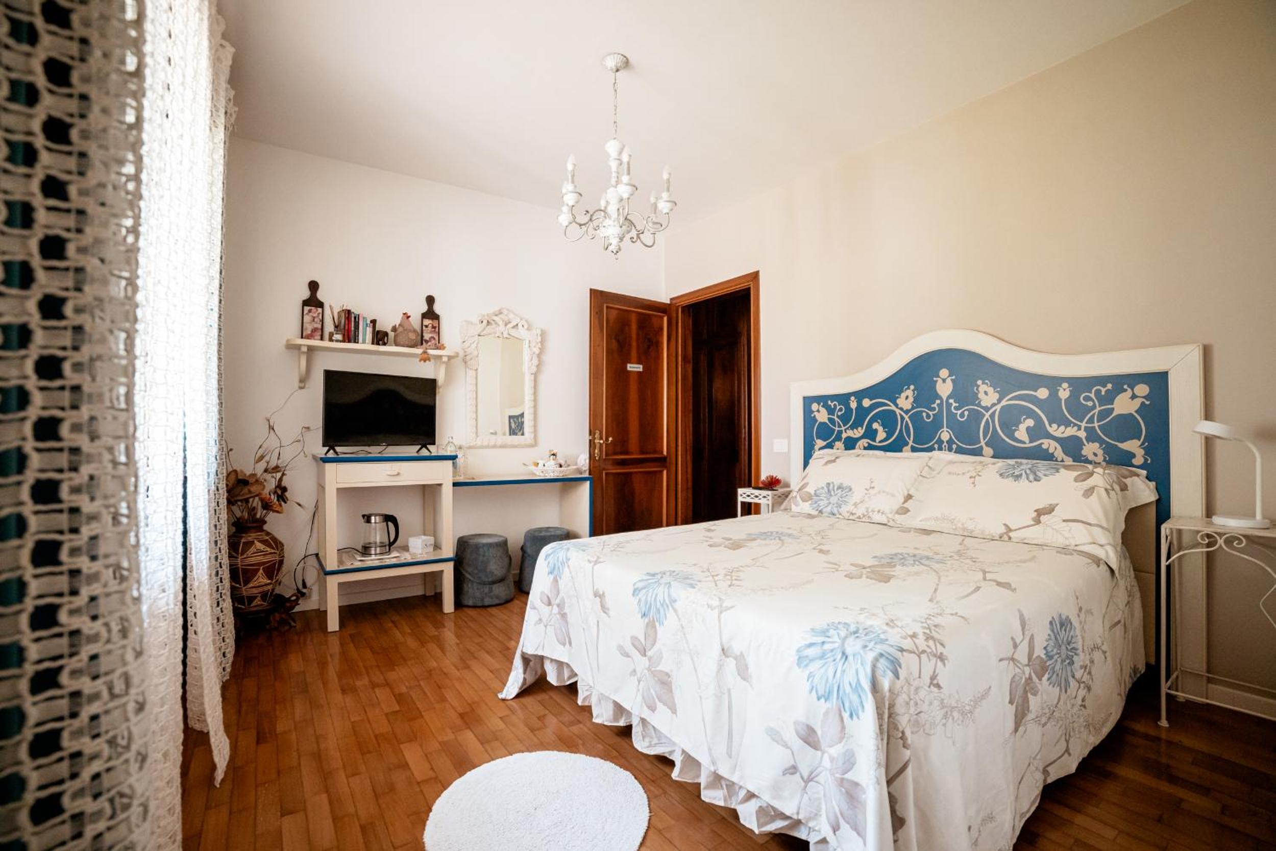 Large Double Room photo 1