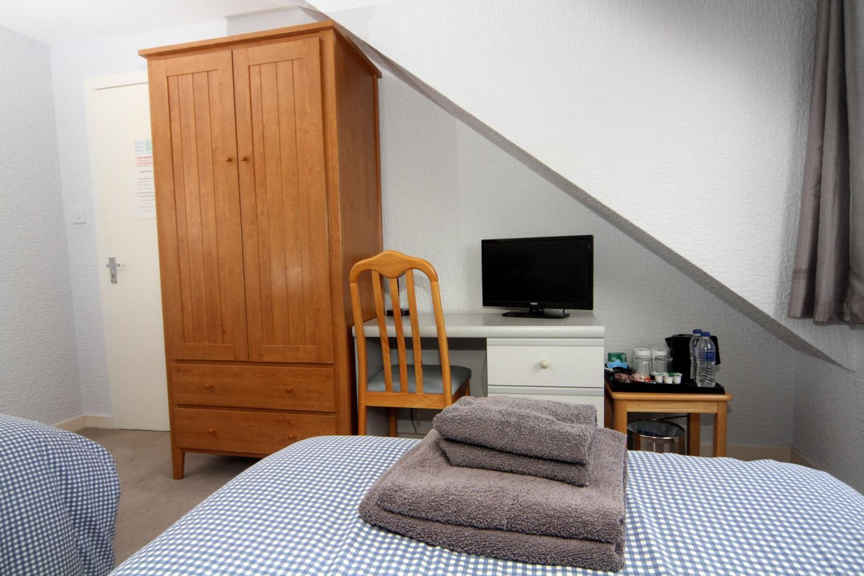 Twin Room with Bathroom
