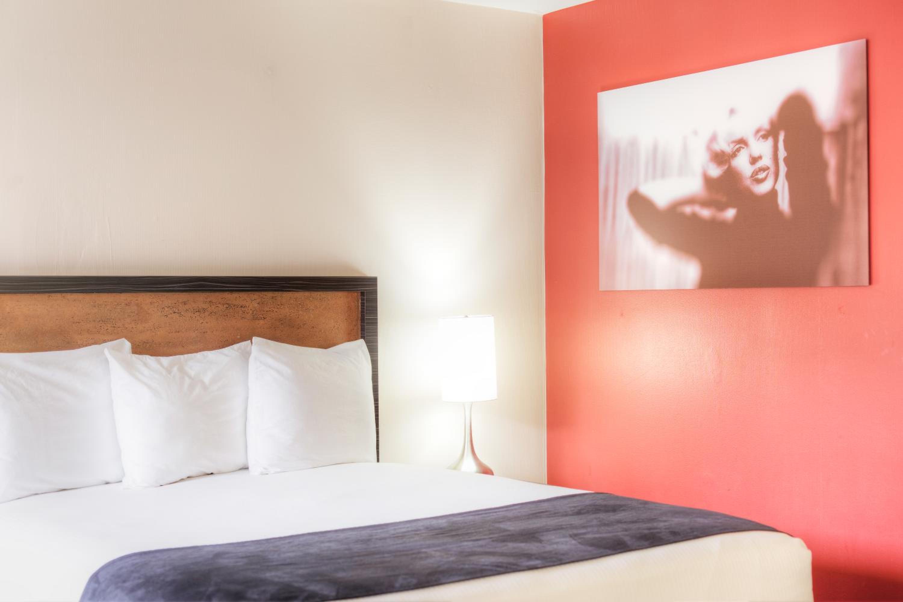 Queen Room photo 1