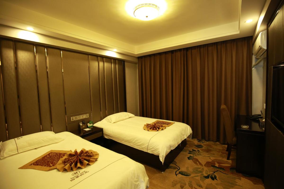 Special Offer - Twin Room share bathroom photo 1