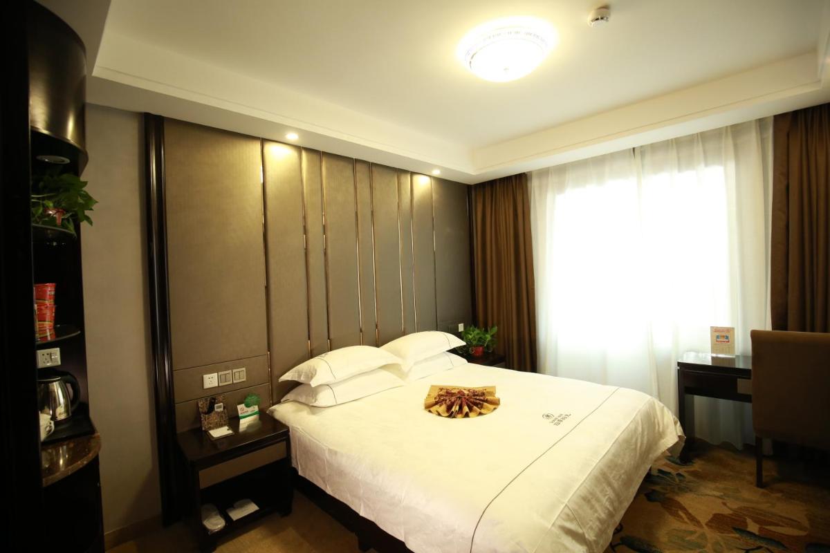 Standard Queen Room