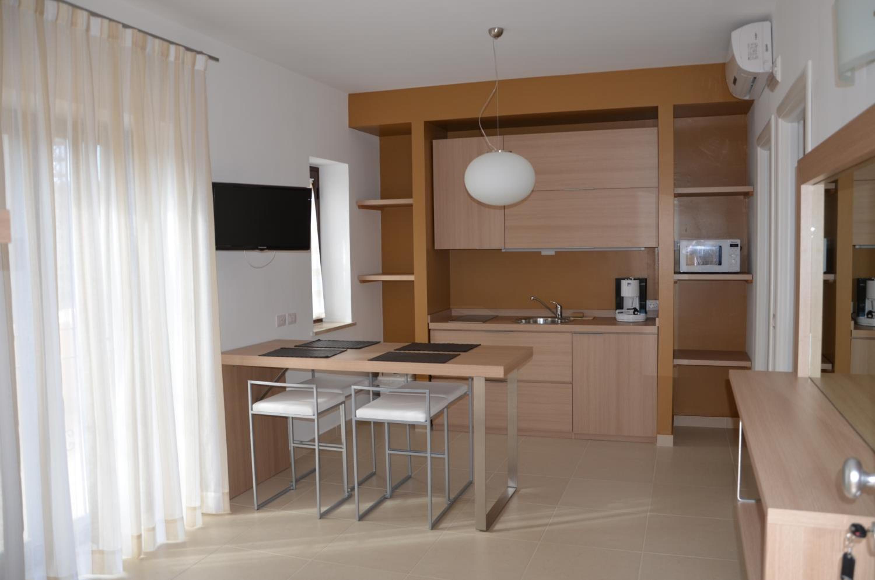 One-Bedroom Apartment photo 3
