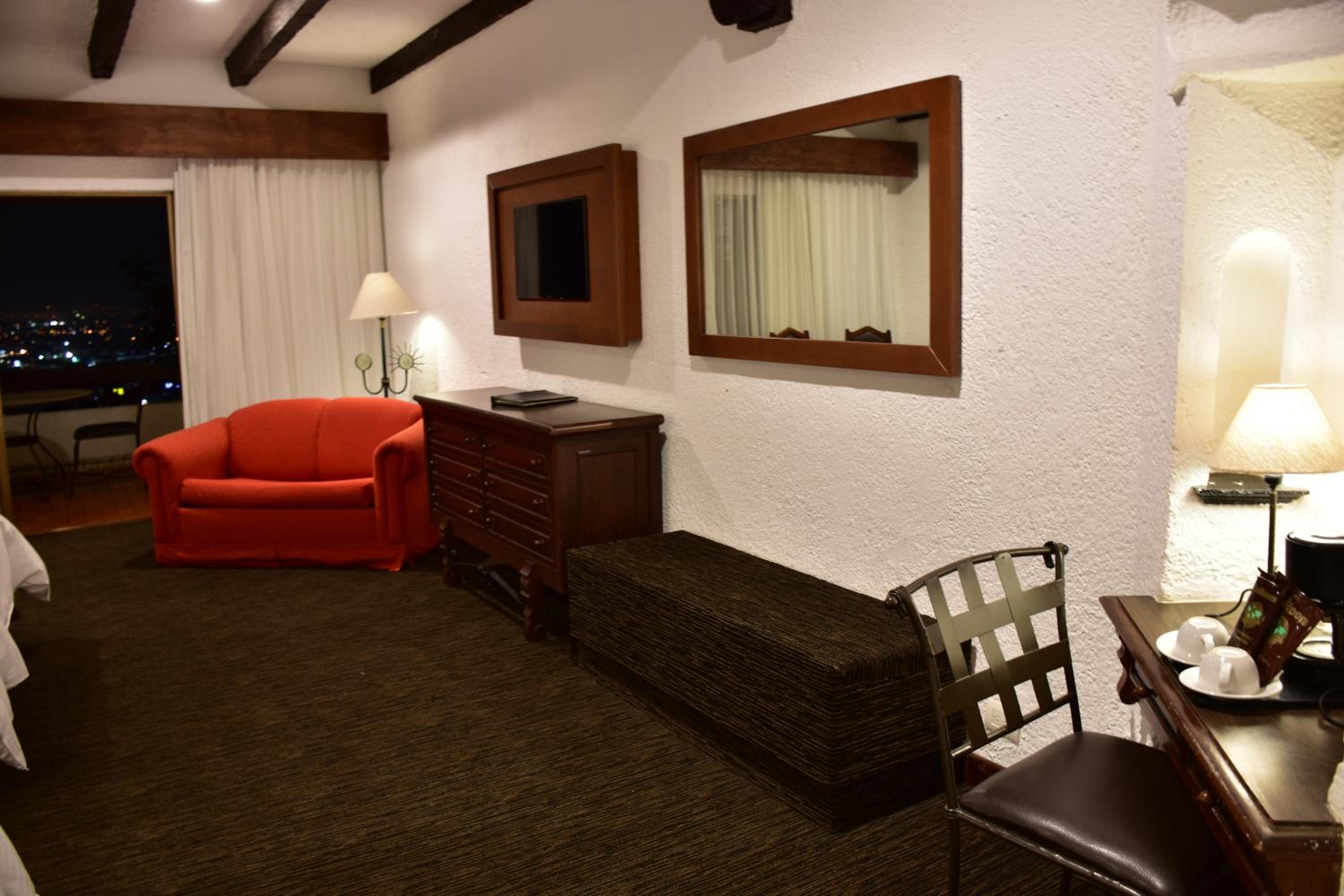 Queen Room with Two Queen Beds - Non-Smoking - Photo 1