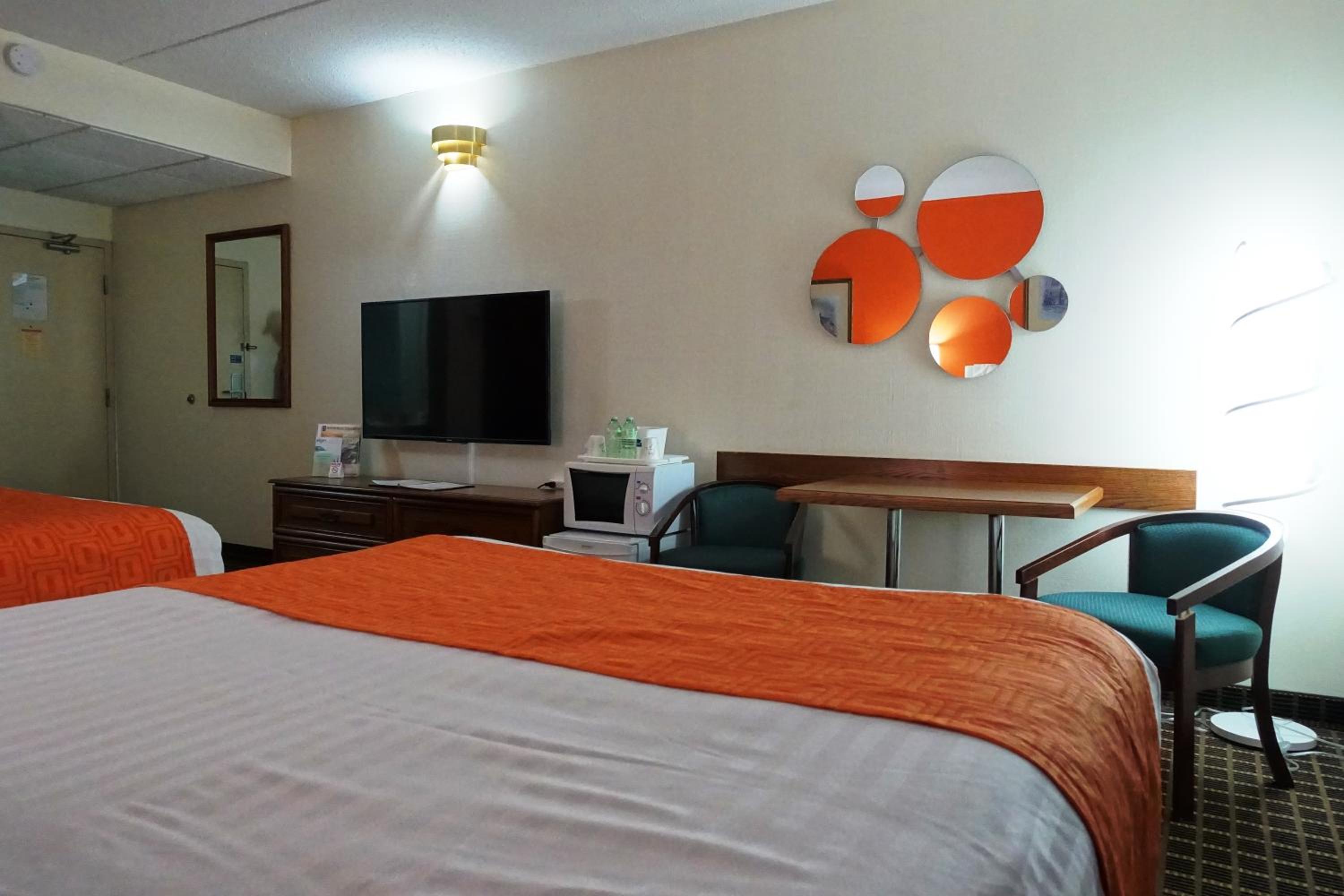 Studio Suite with Two Queen Beds - Non-Smoking - Photo 2