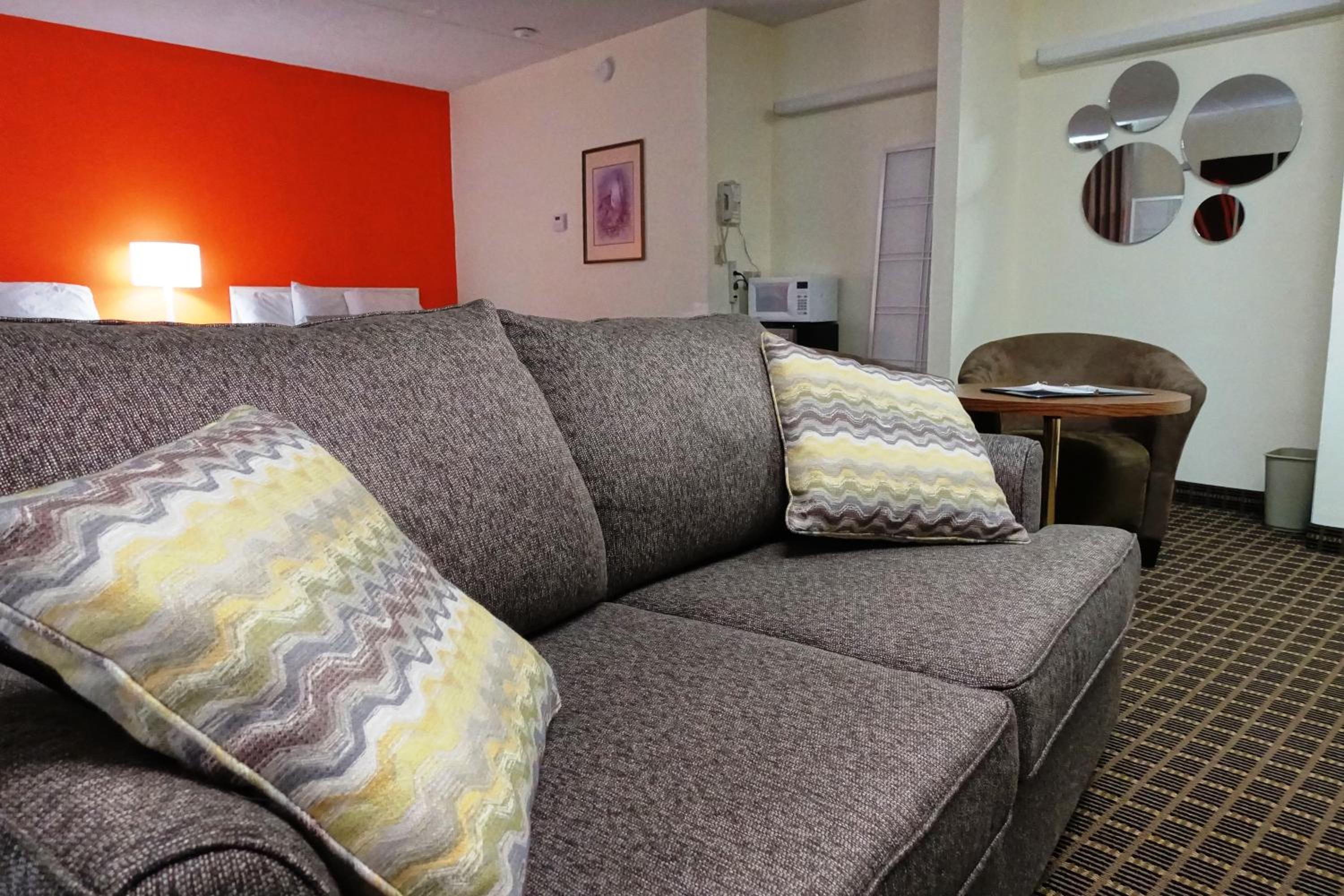 Studio Suite with Two Queen Beds - Non-Smoking - Photo 4