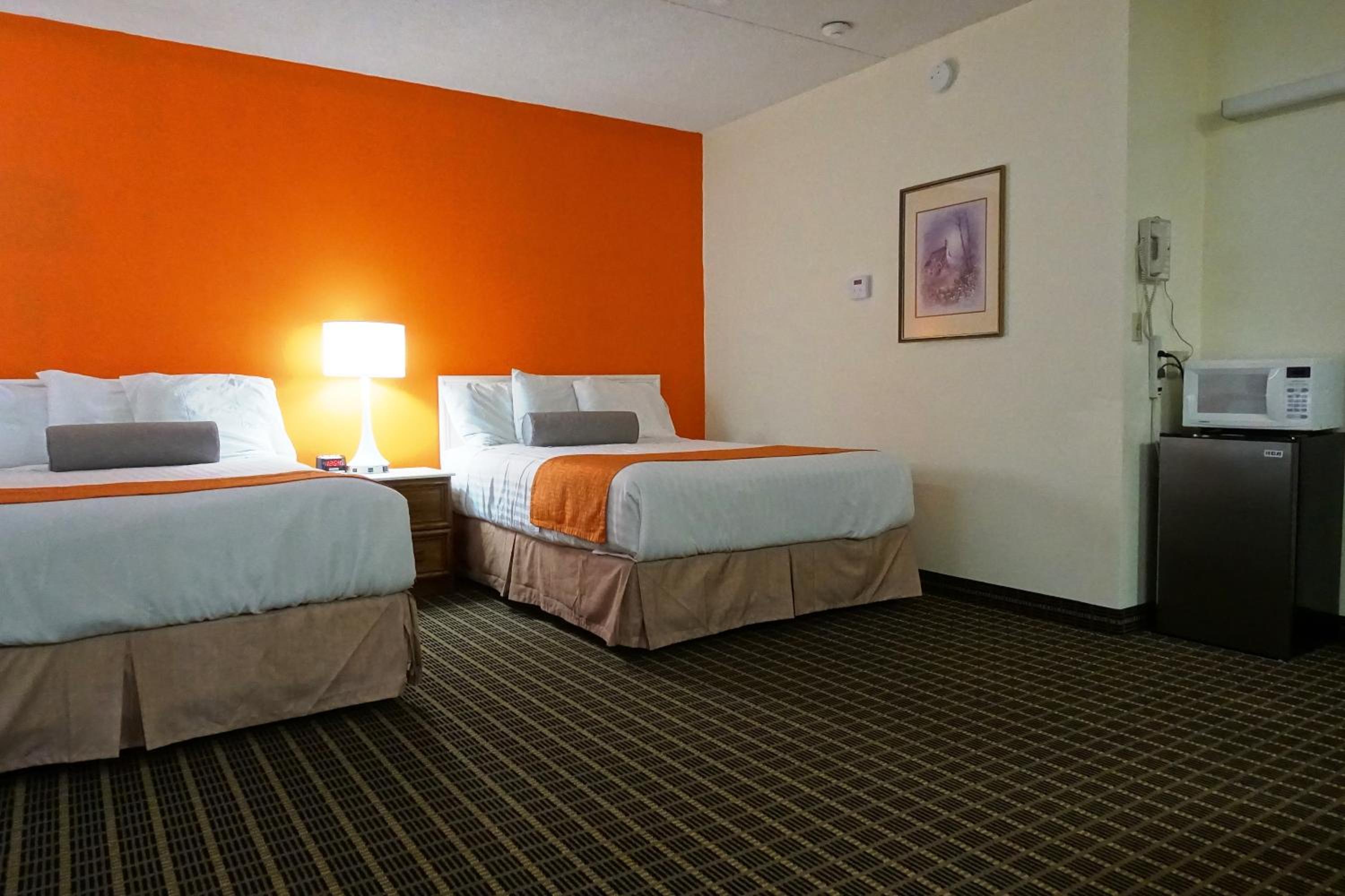 Studio Suite with Two Queen Beds - Non-Smoking - Photo 3