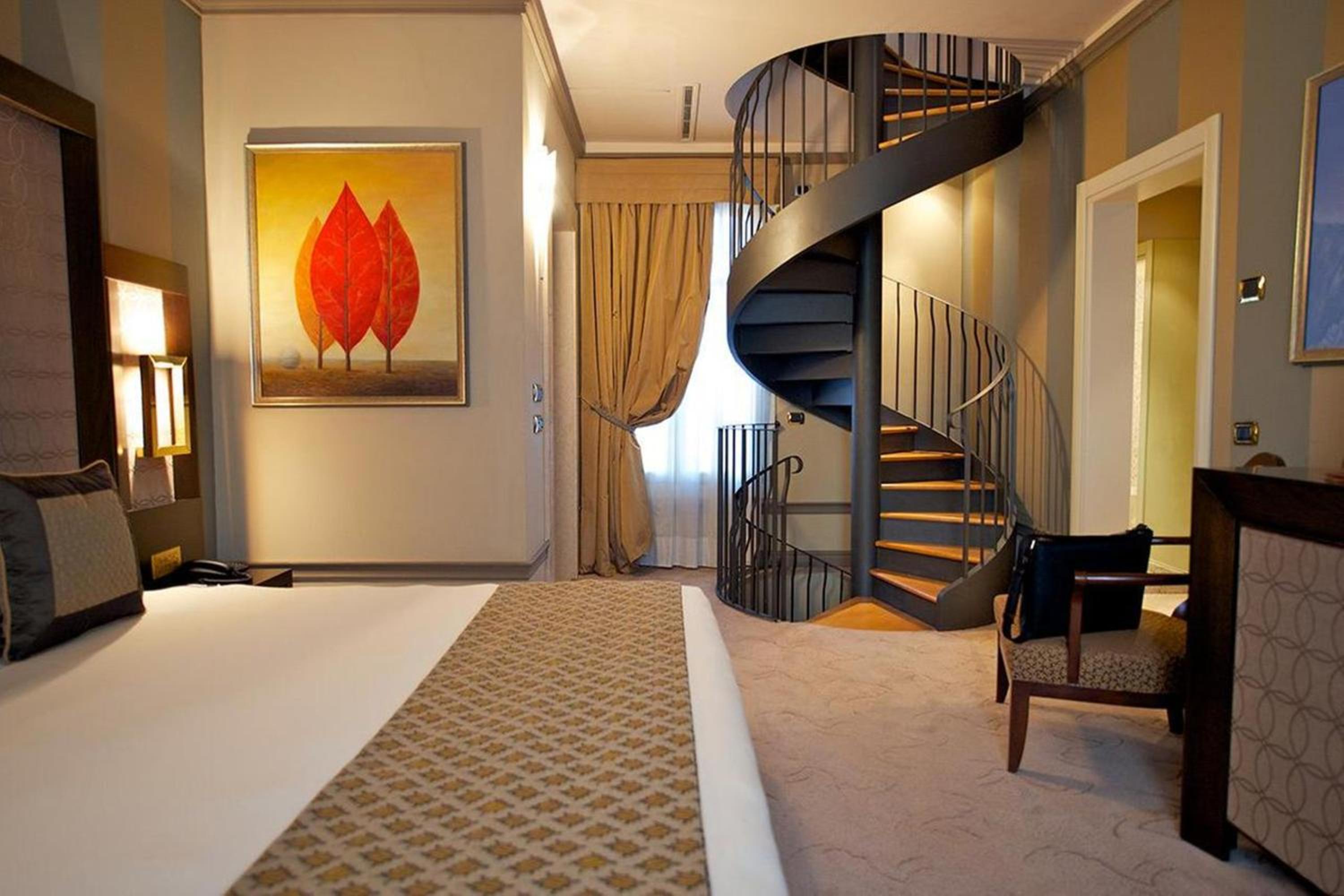 Presidential Suite thumbnail 5