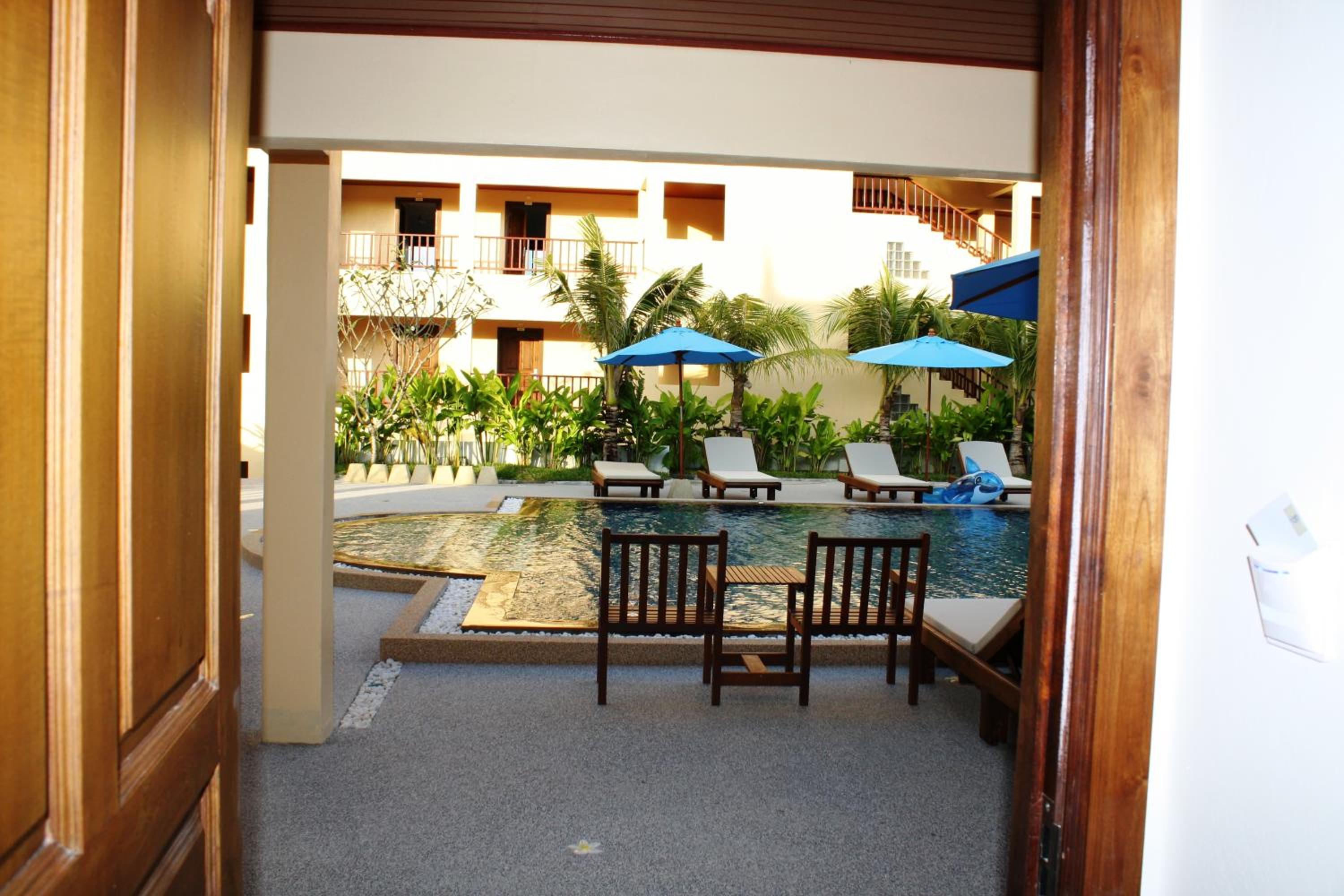 Deluxe Double or Twin Room with Pool Access - Photo 8