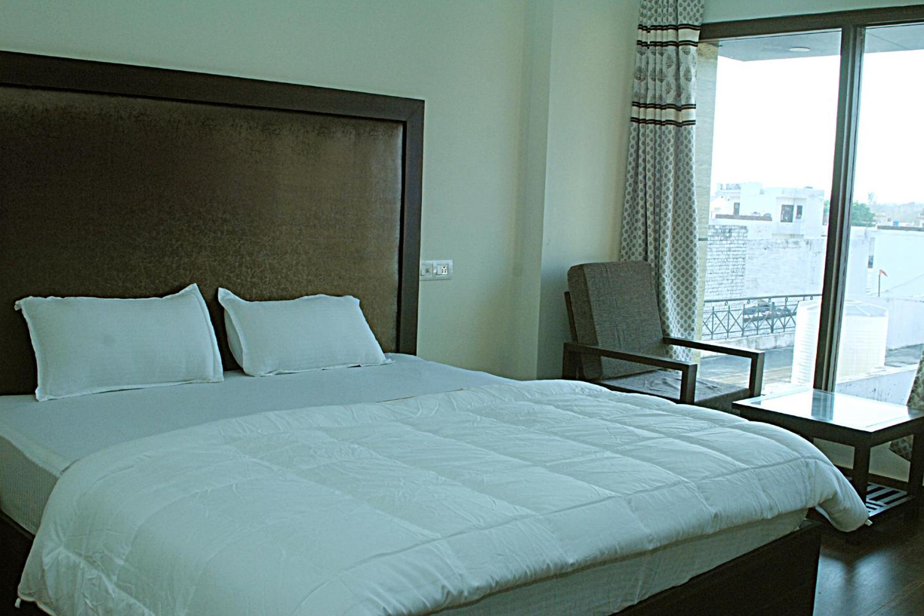 Deluxe Double Room - Photo 7