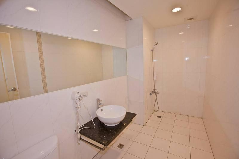 Superior Family Room - Photo 4