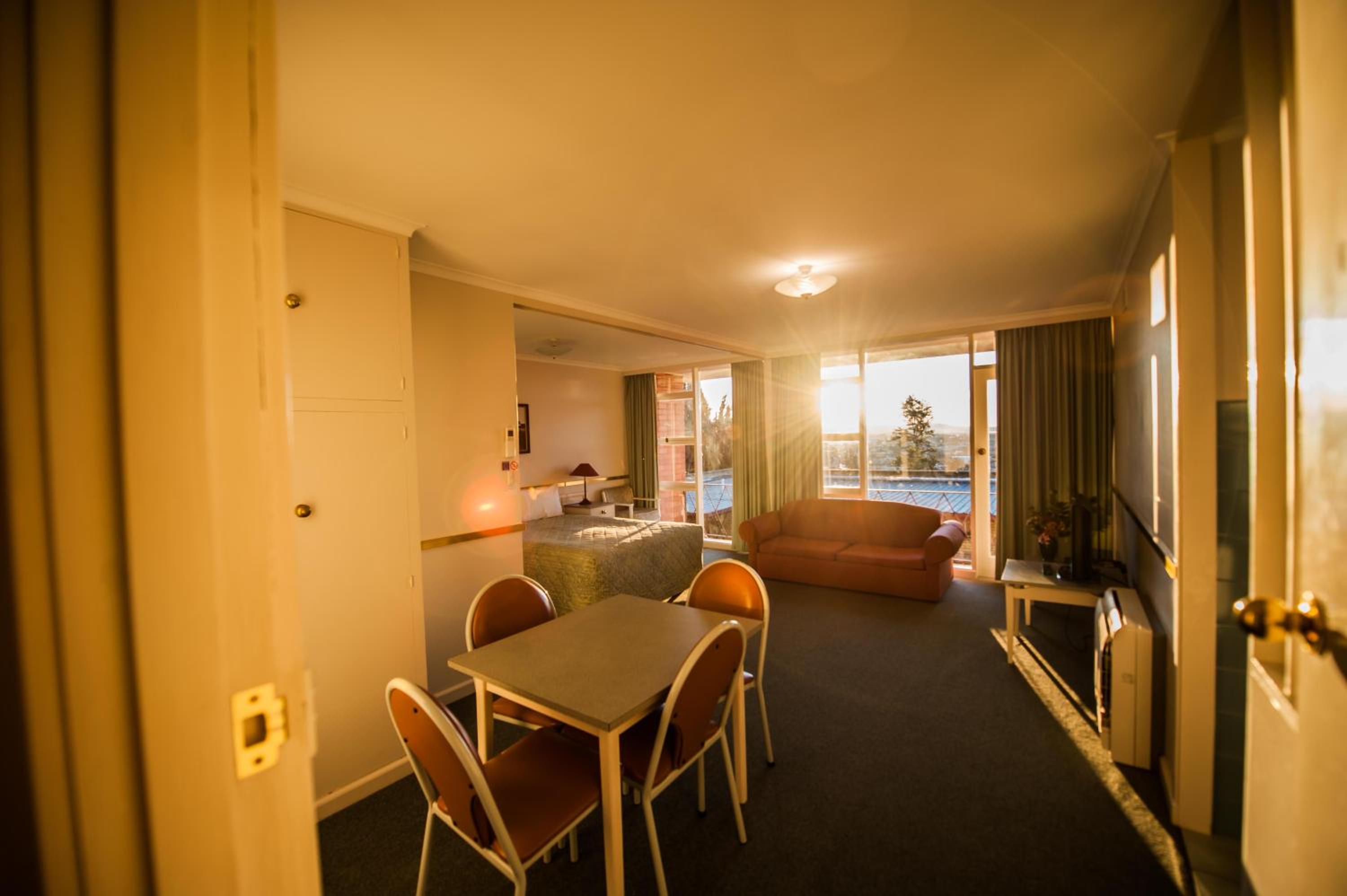 Apartment - Queen & Bunks photo 1