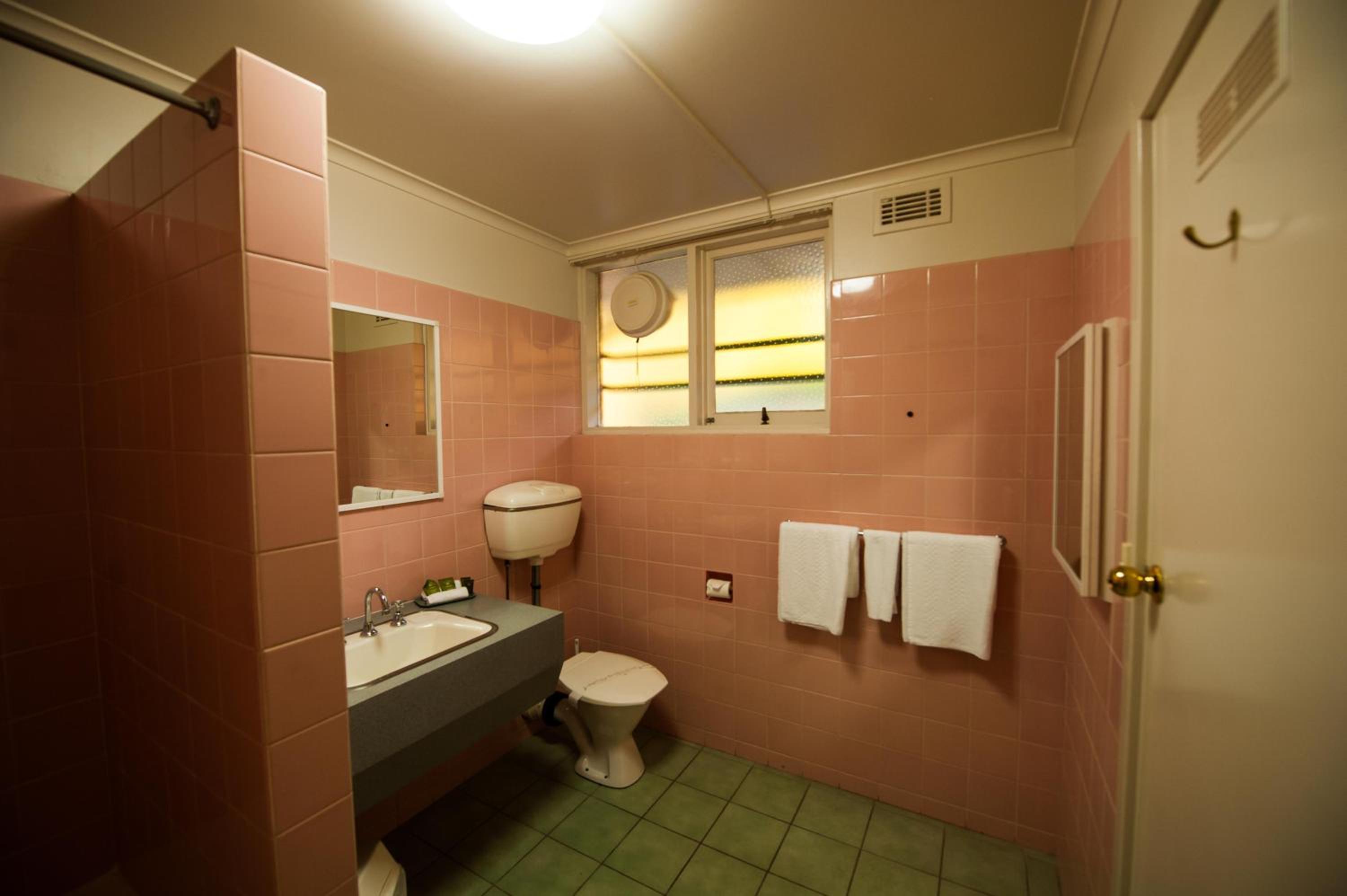 Apartment - Queen photo 3