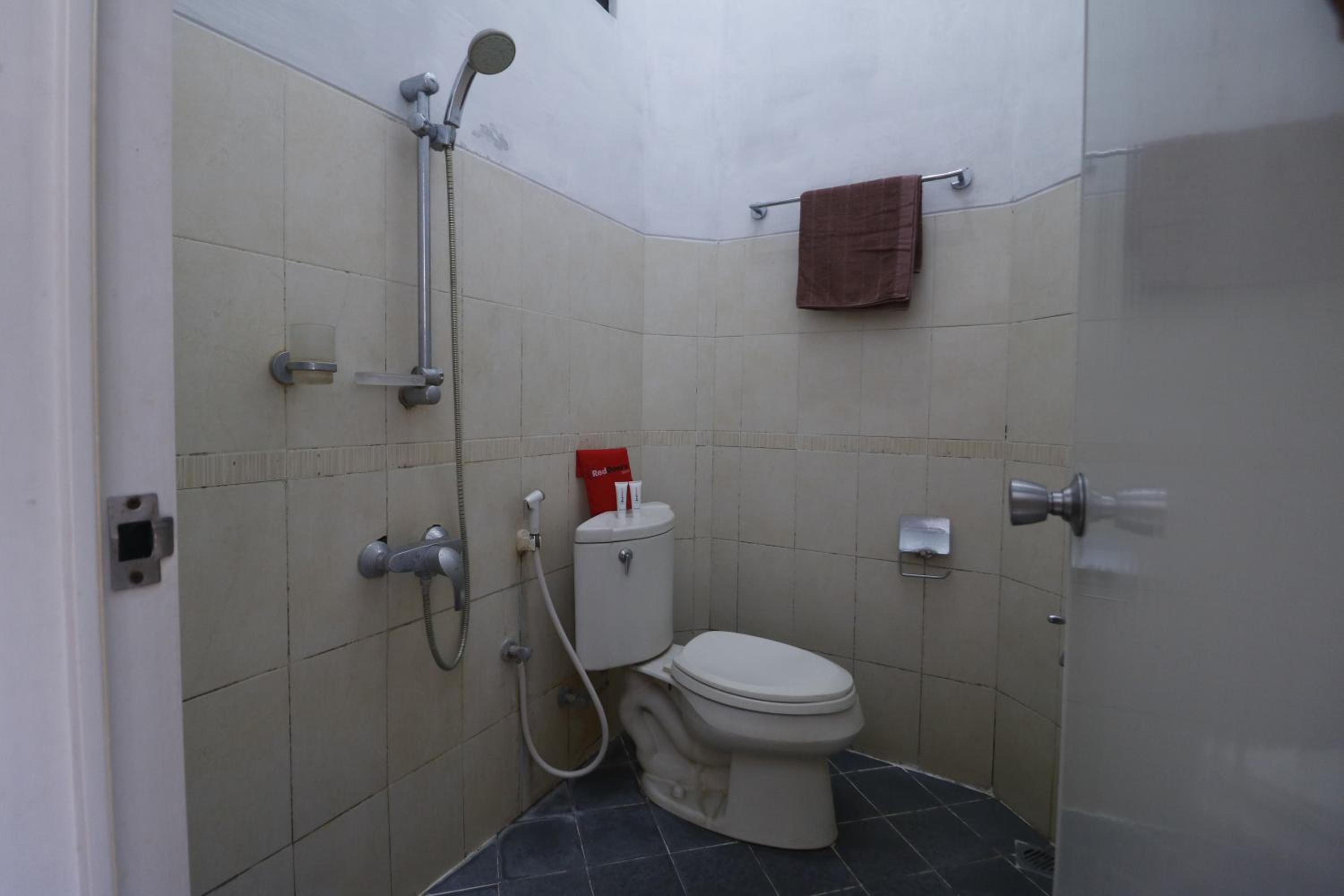 Budget Double Room photo 3