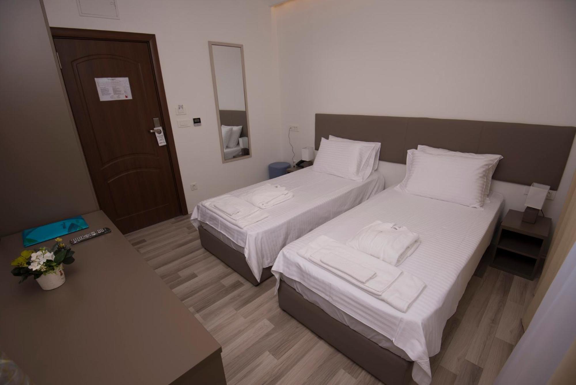 Standard Twin Room - Photo 1