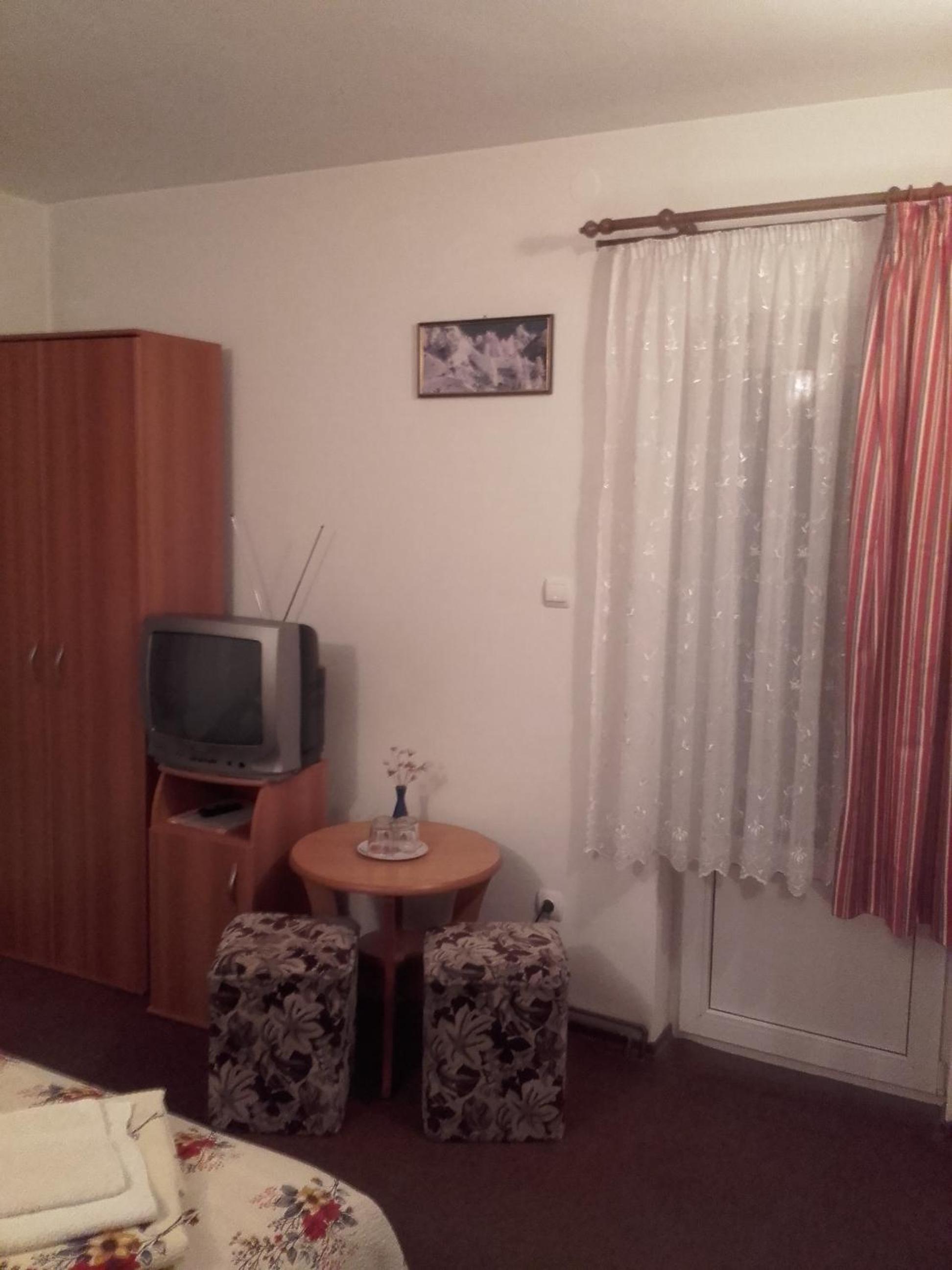 Double Room - Photo 12