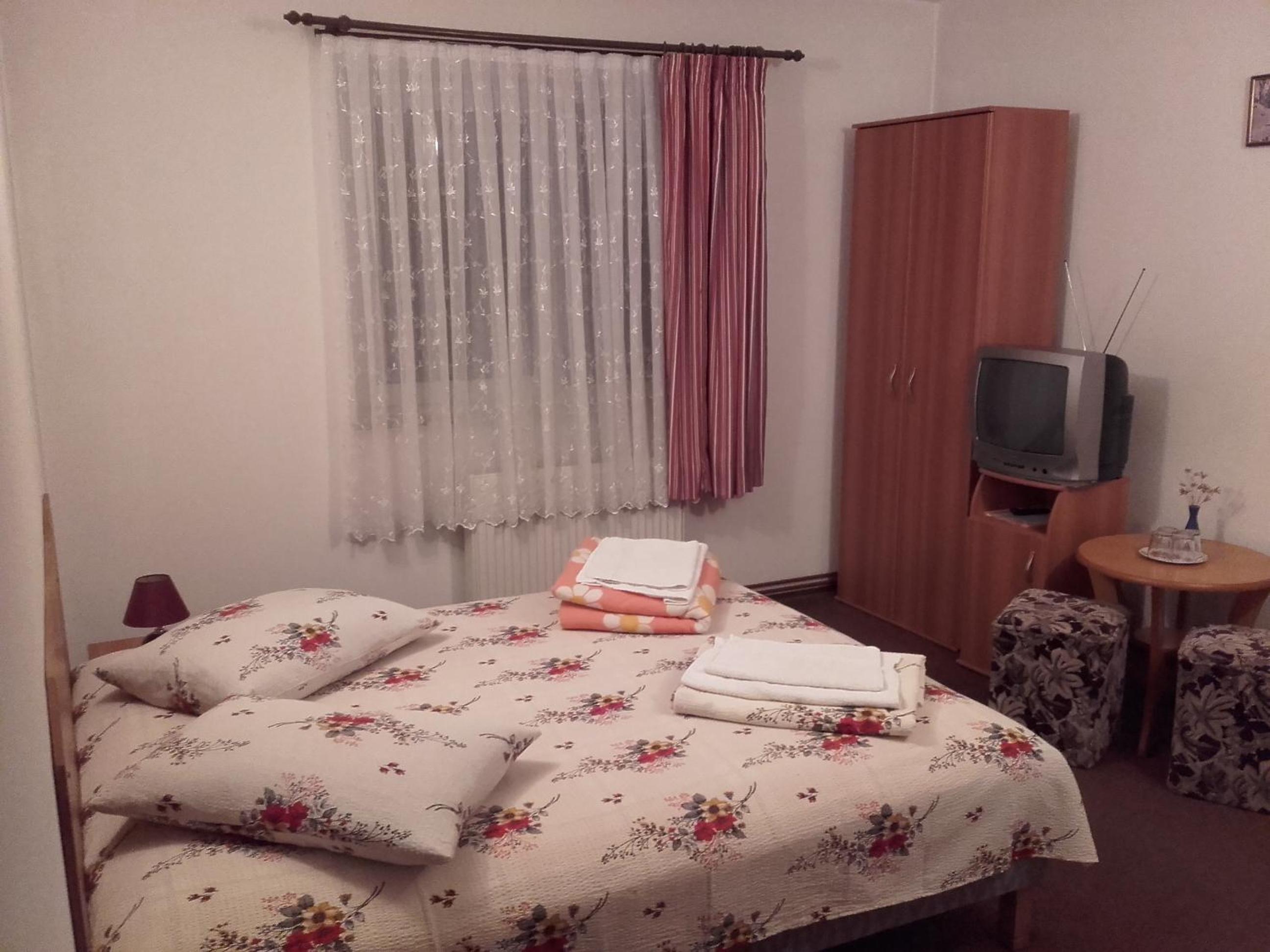 Double Room - Photo 11