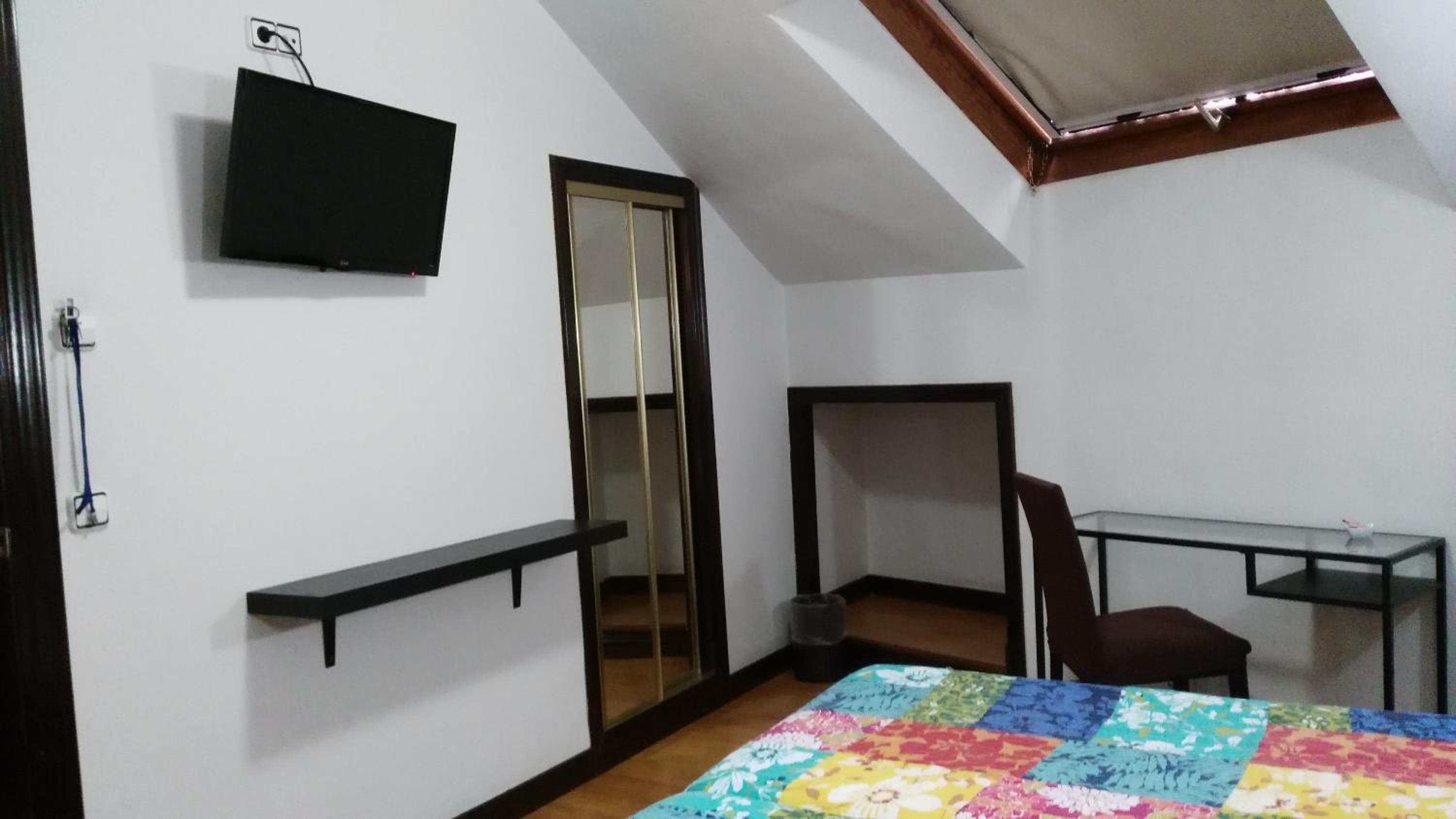 Double or Twin Room - Photo 8